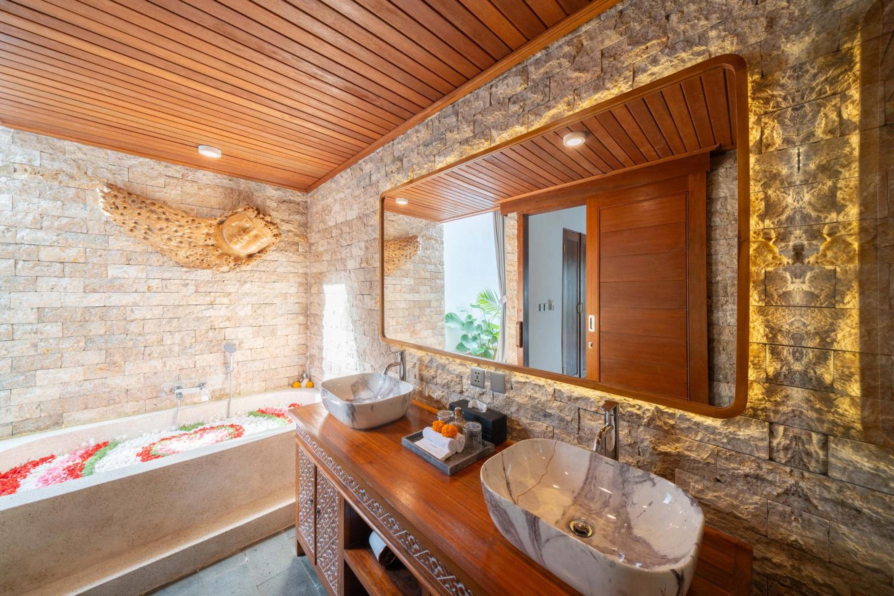One Bedroom Pool Villa with Jungle View - Photo 2