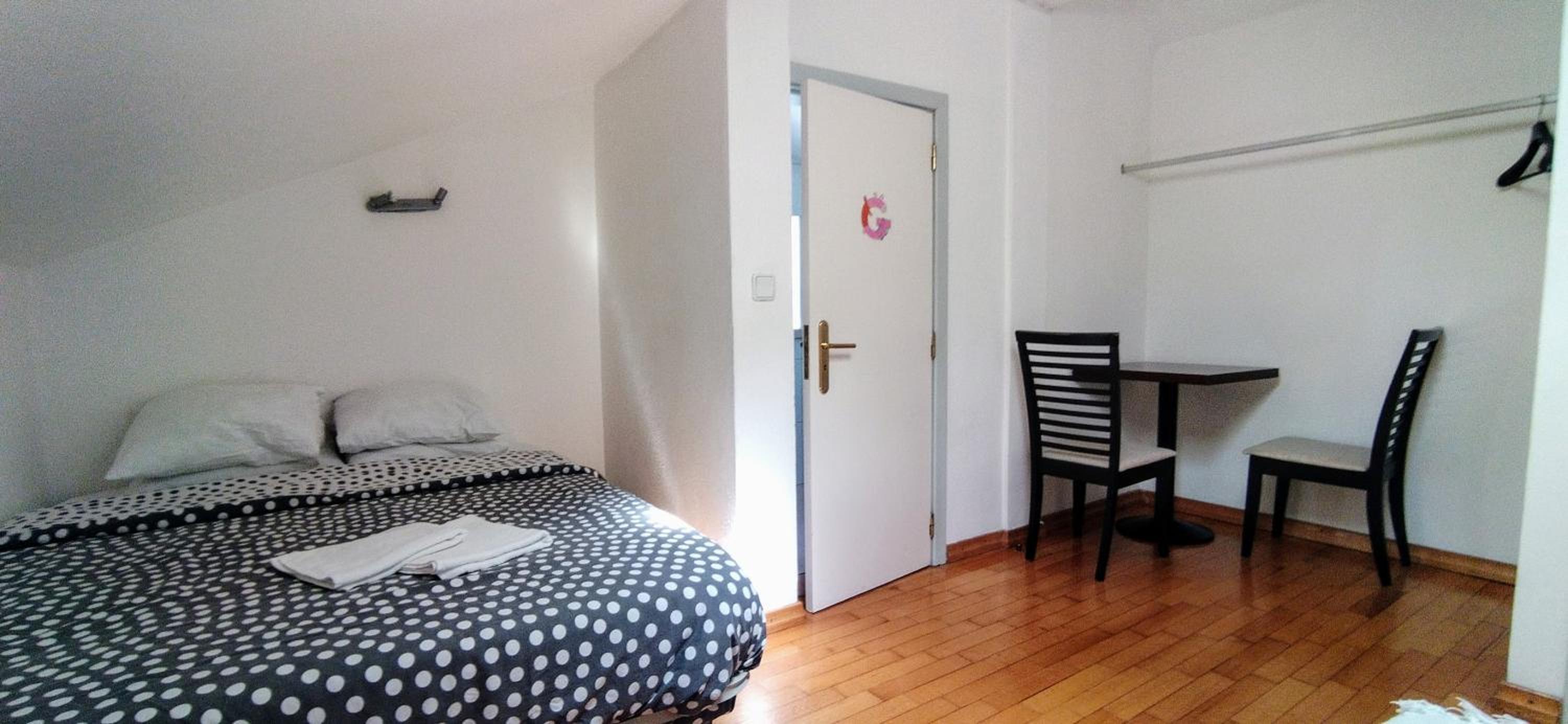 Triple Room With Shared Bathroom photo 2
