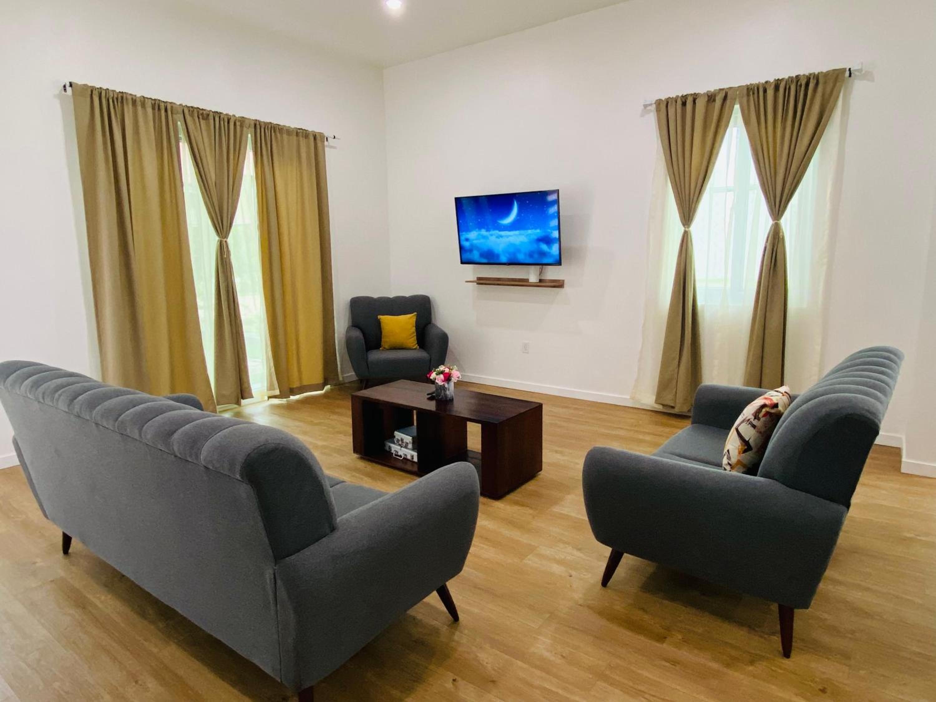 Four-Bedroom House photo 1