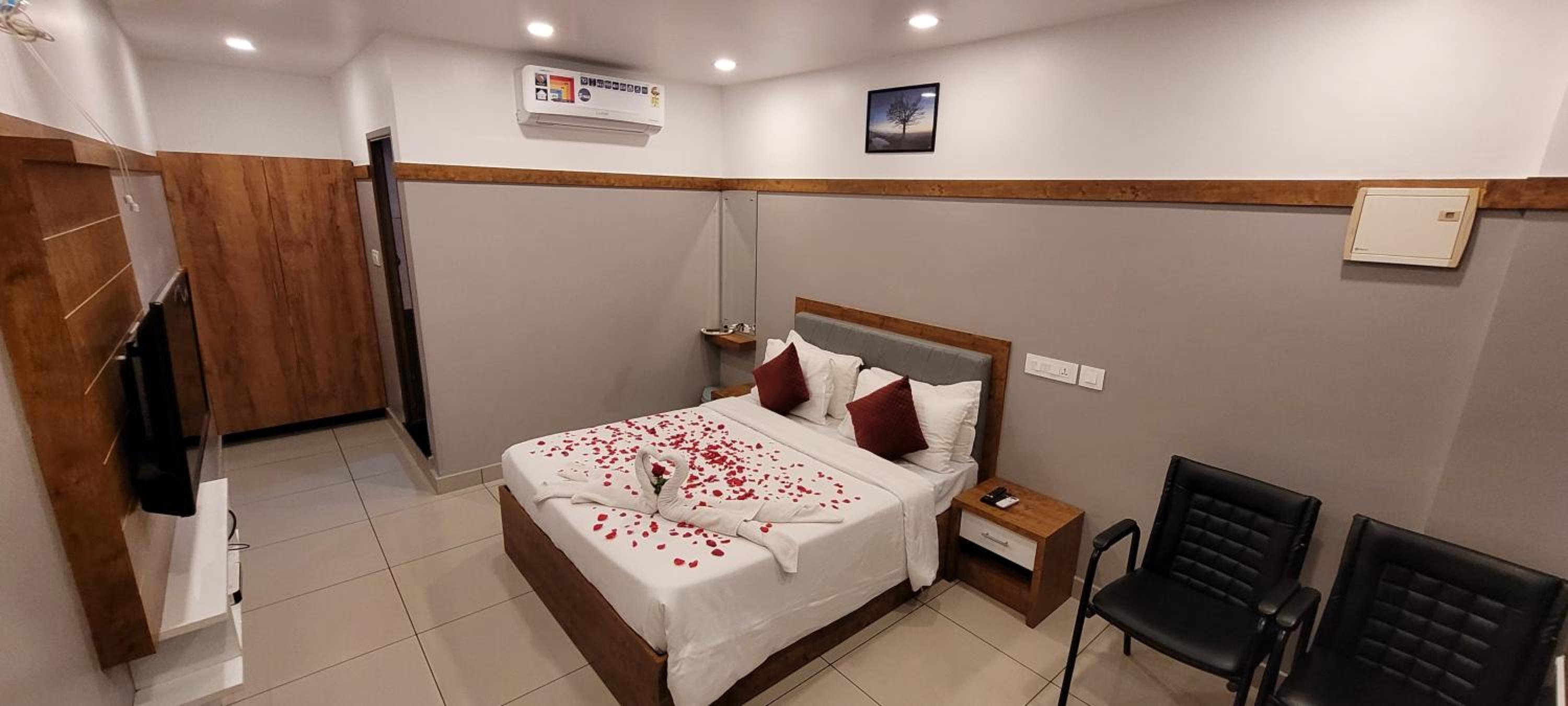 Standard King Room - Photo 1