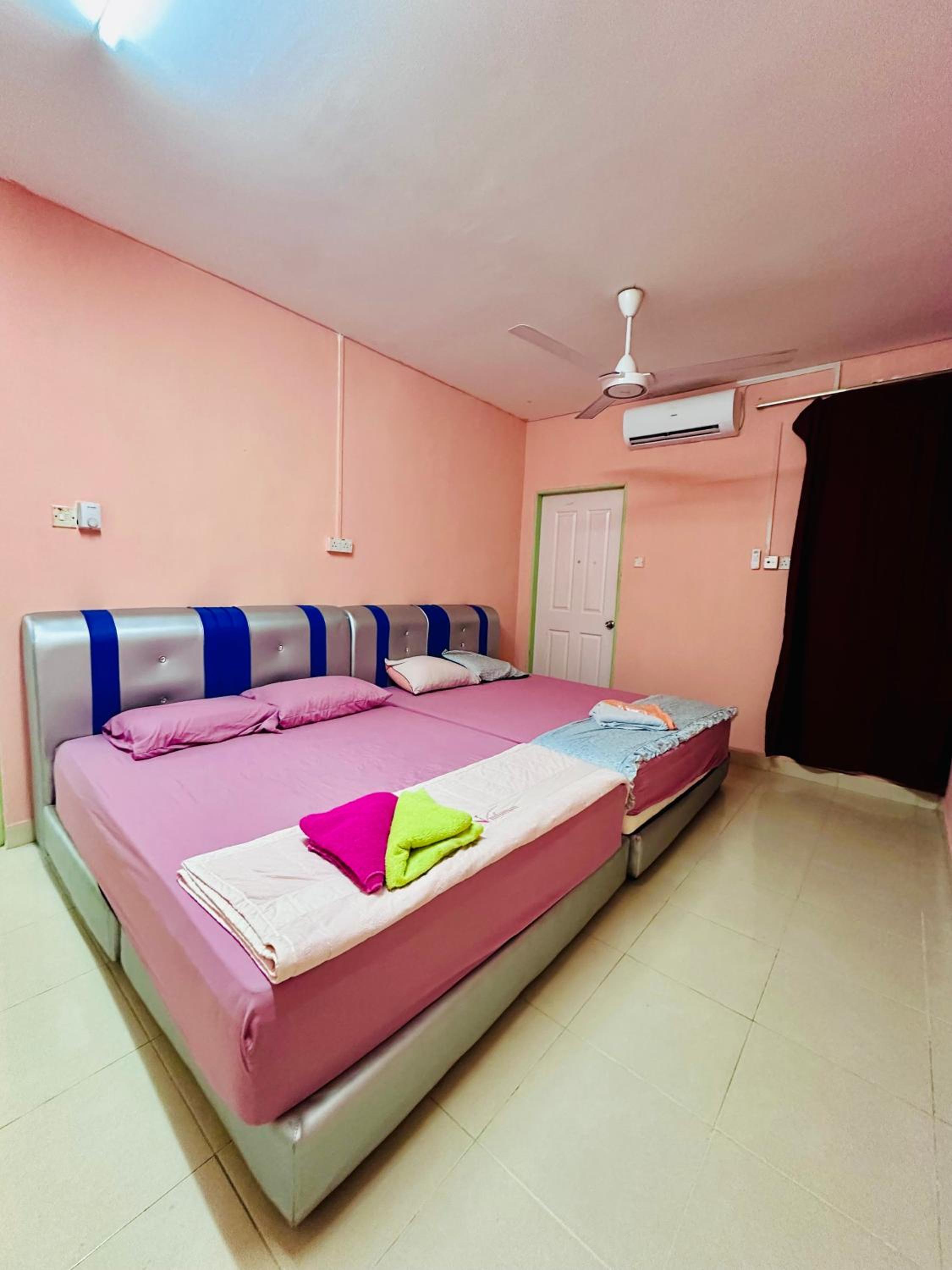 Three-Bedroom House photo 3