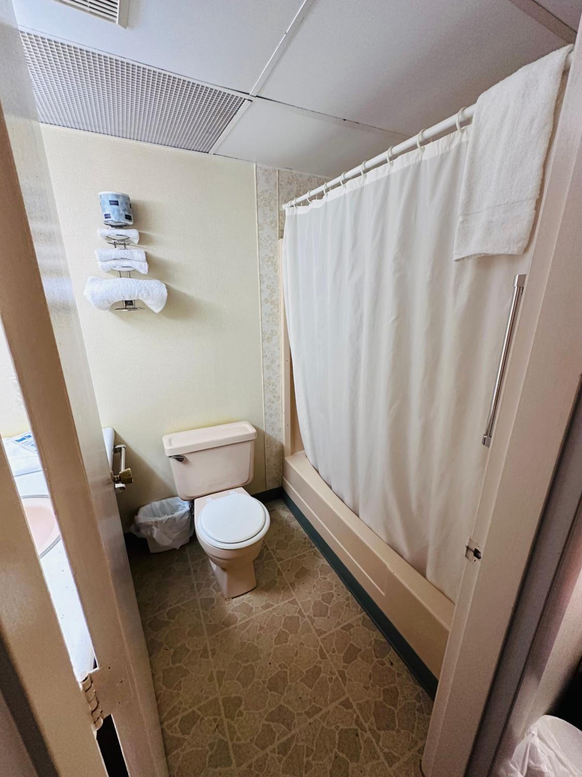 Standard Double Room - Photo 8