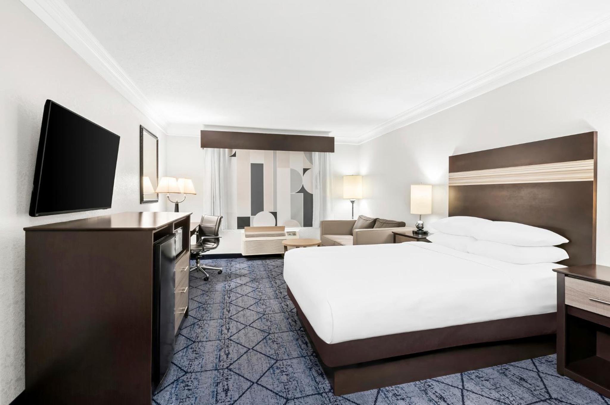 Queen Room with Sofa Bed - Non-Smoking - Photo 1