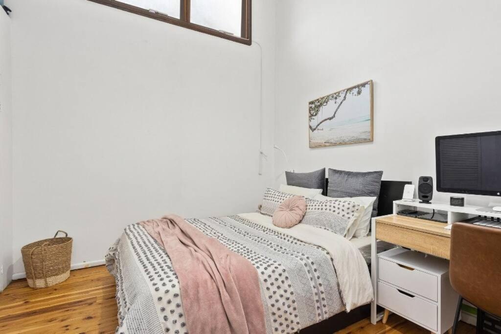 One-Bedroom House photo 1