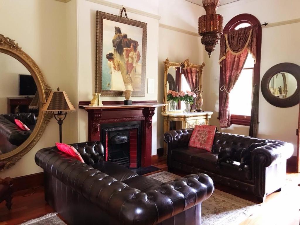 Five-Bedroom House photo 1