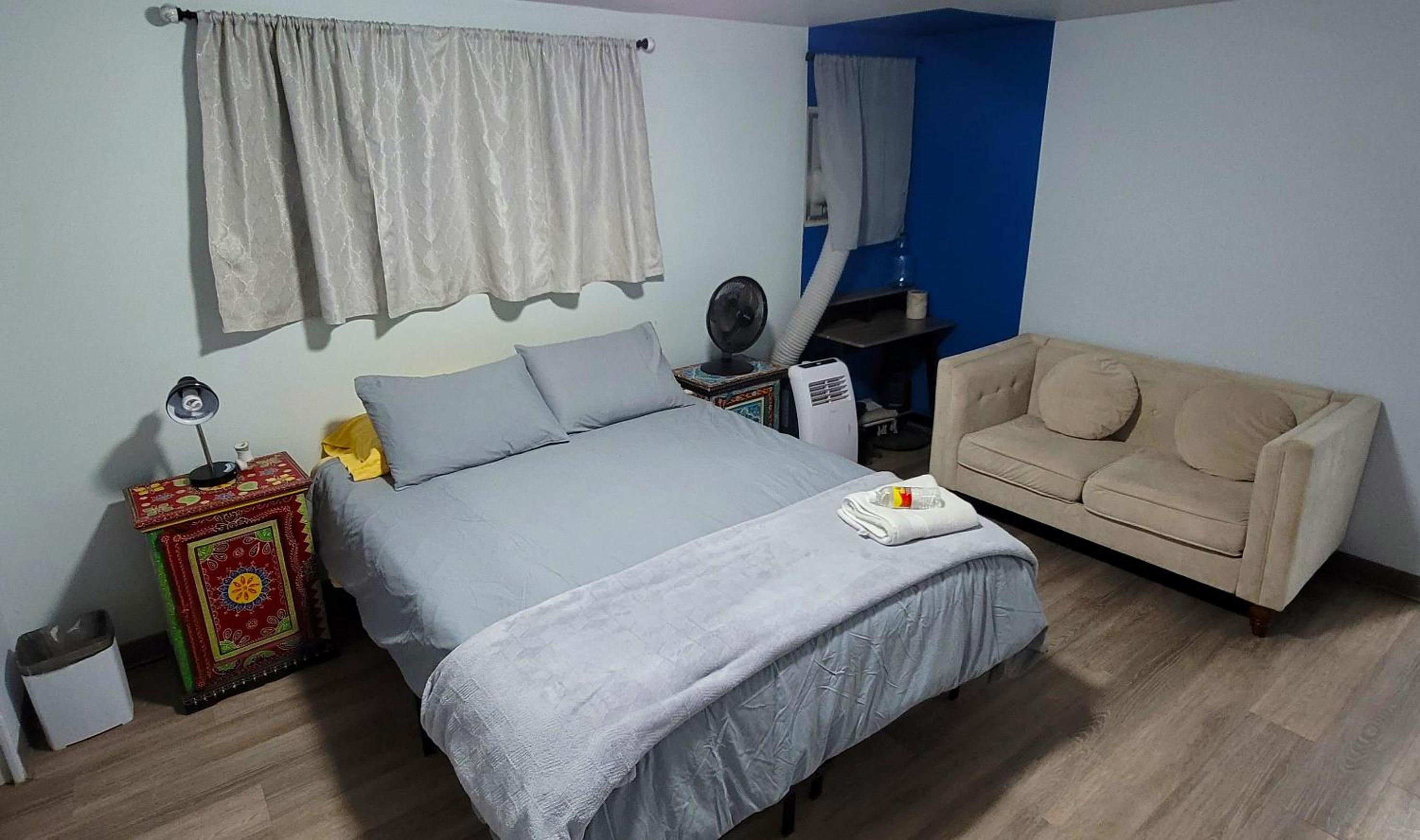 One-Bedroom Apartment photo 1