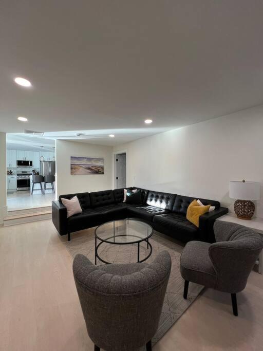 Five-Bedroom House photo 1
