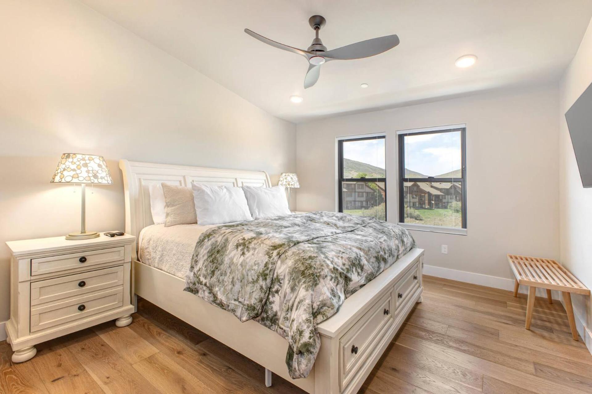Three-Bedroom Apartment with Balcony photo 3