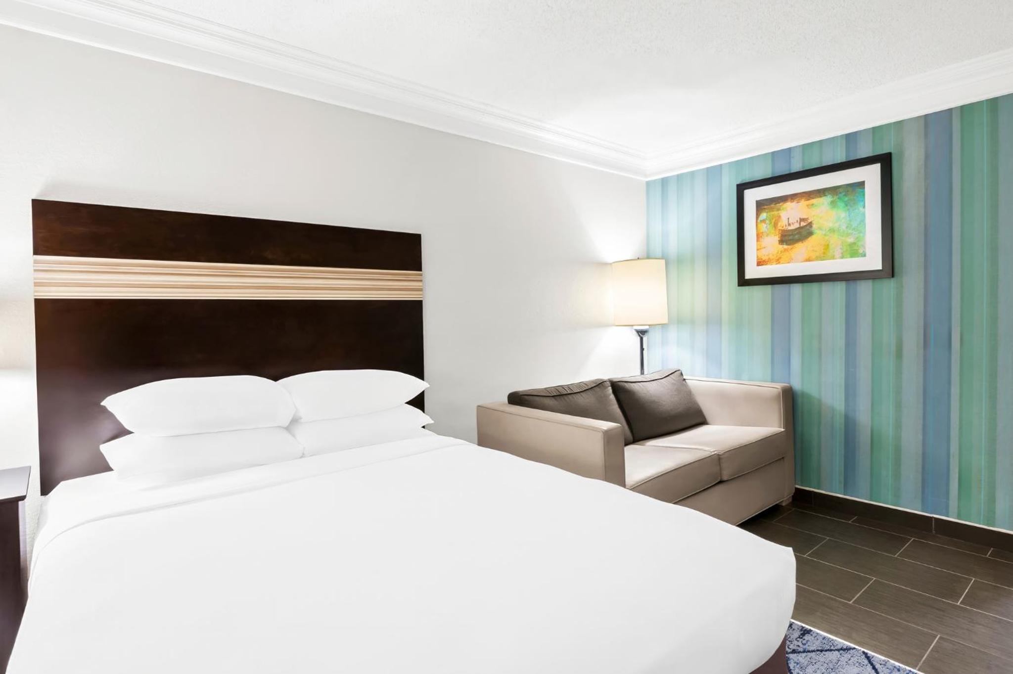 Queen Suite with Two Queen Beds - Disability Access - Photo 4