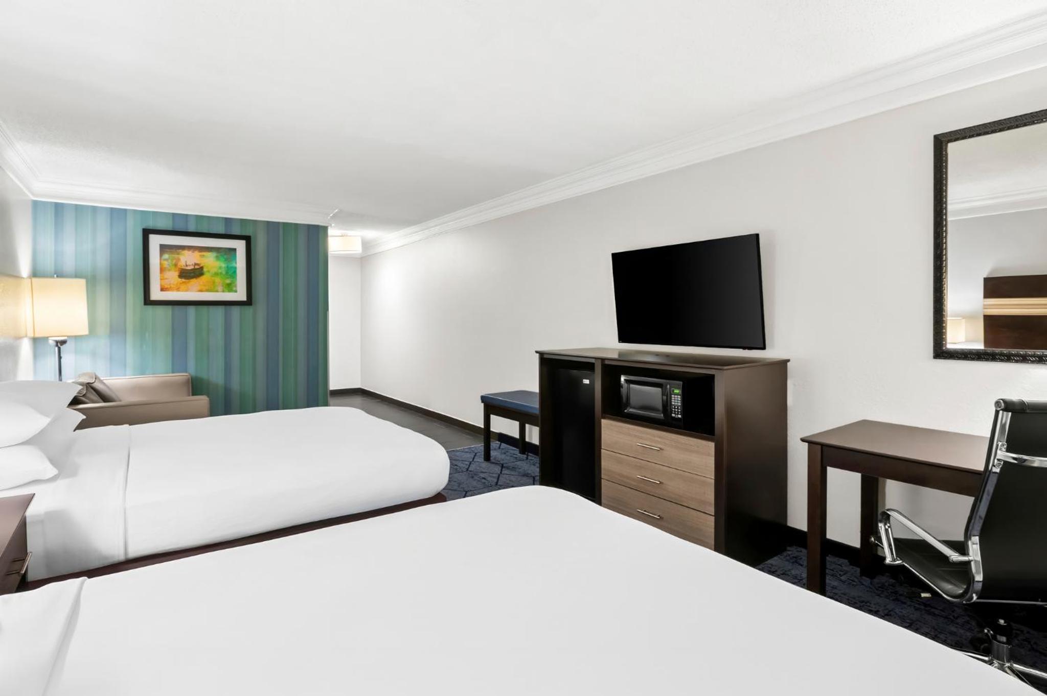 Queen Suite with Two Queen Beds - Disability Access - Photo 3