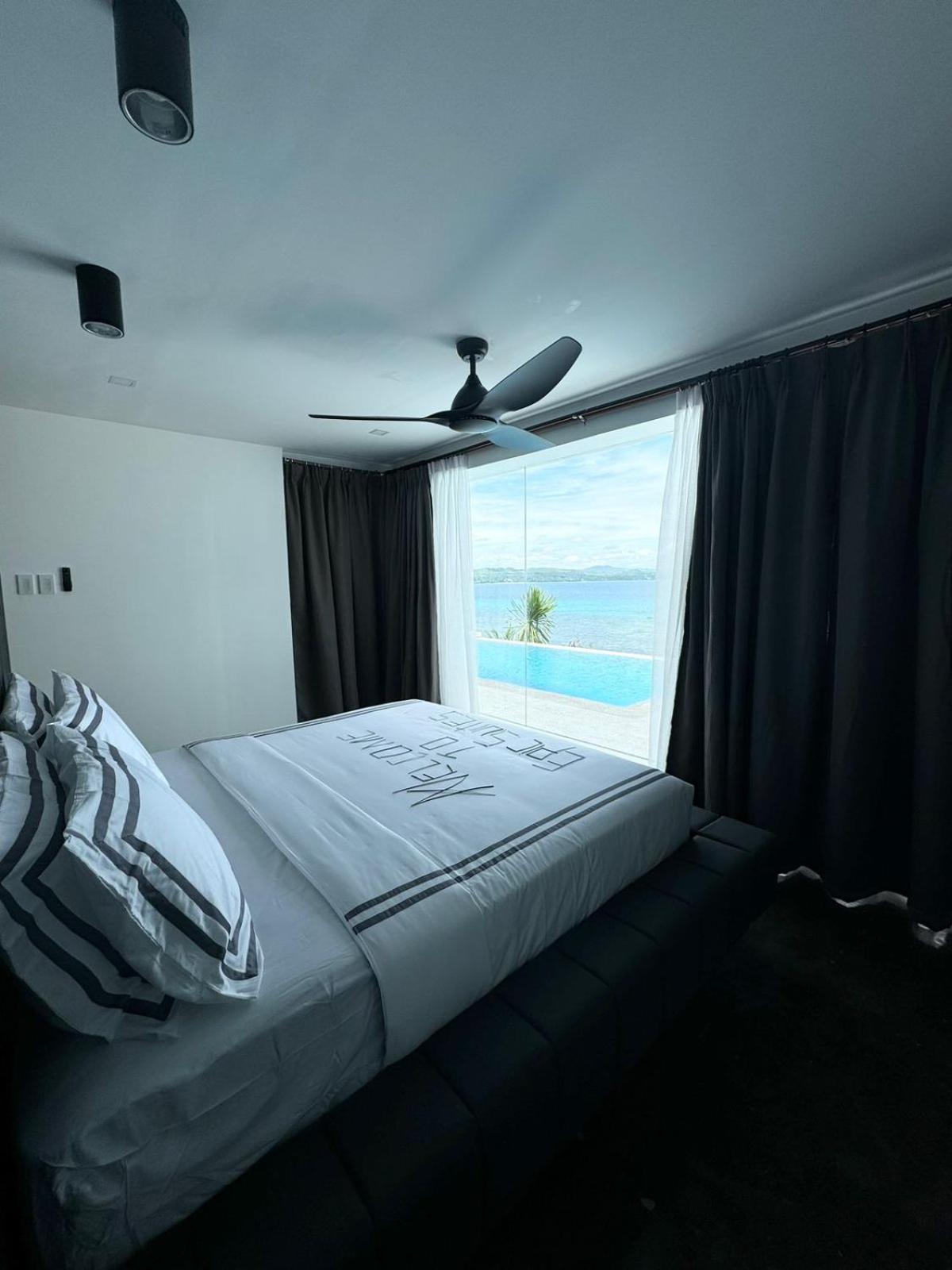 Executive Suite - Photo 1
