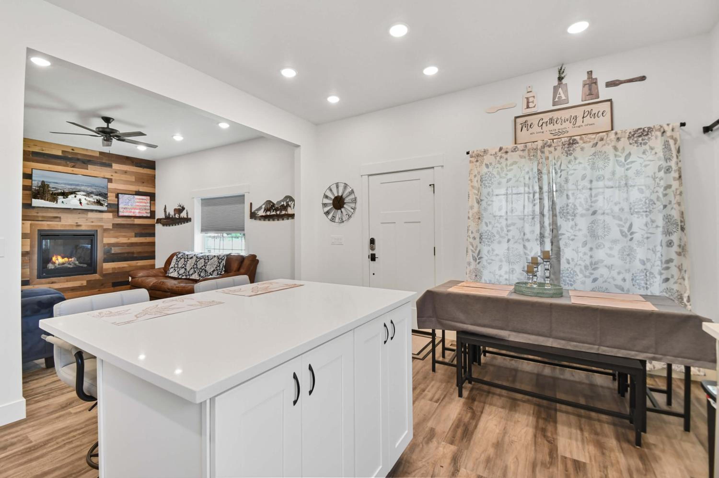 Three-Bedroom House photo 2