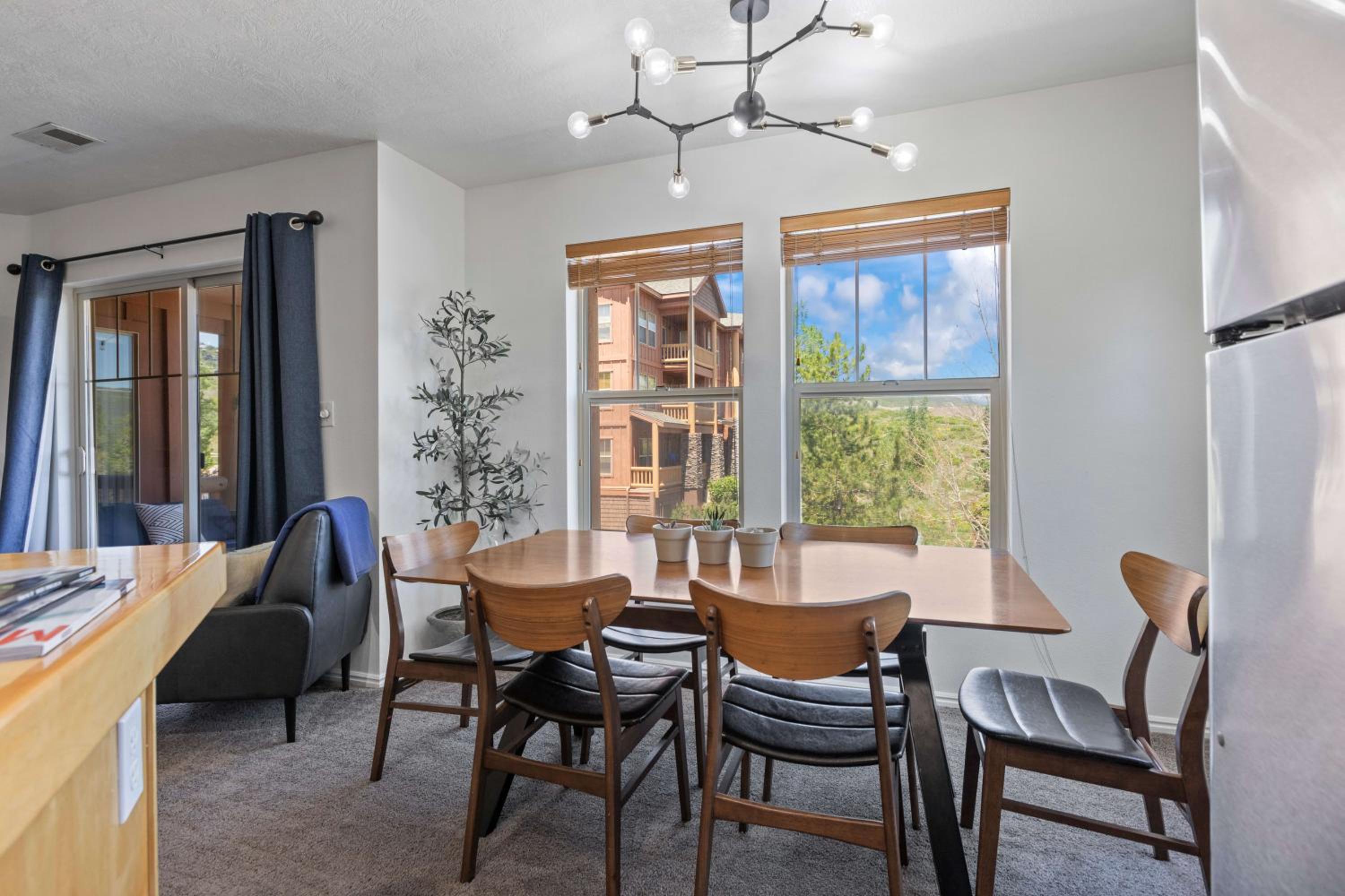 Two-Bedroom Apartment with Balcony photo 2