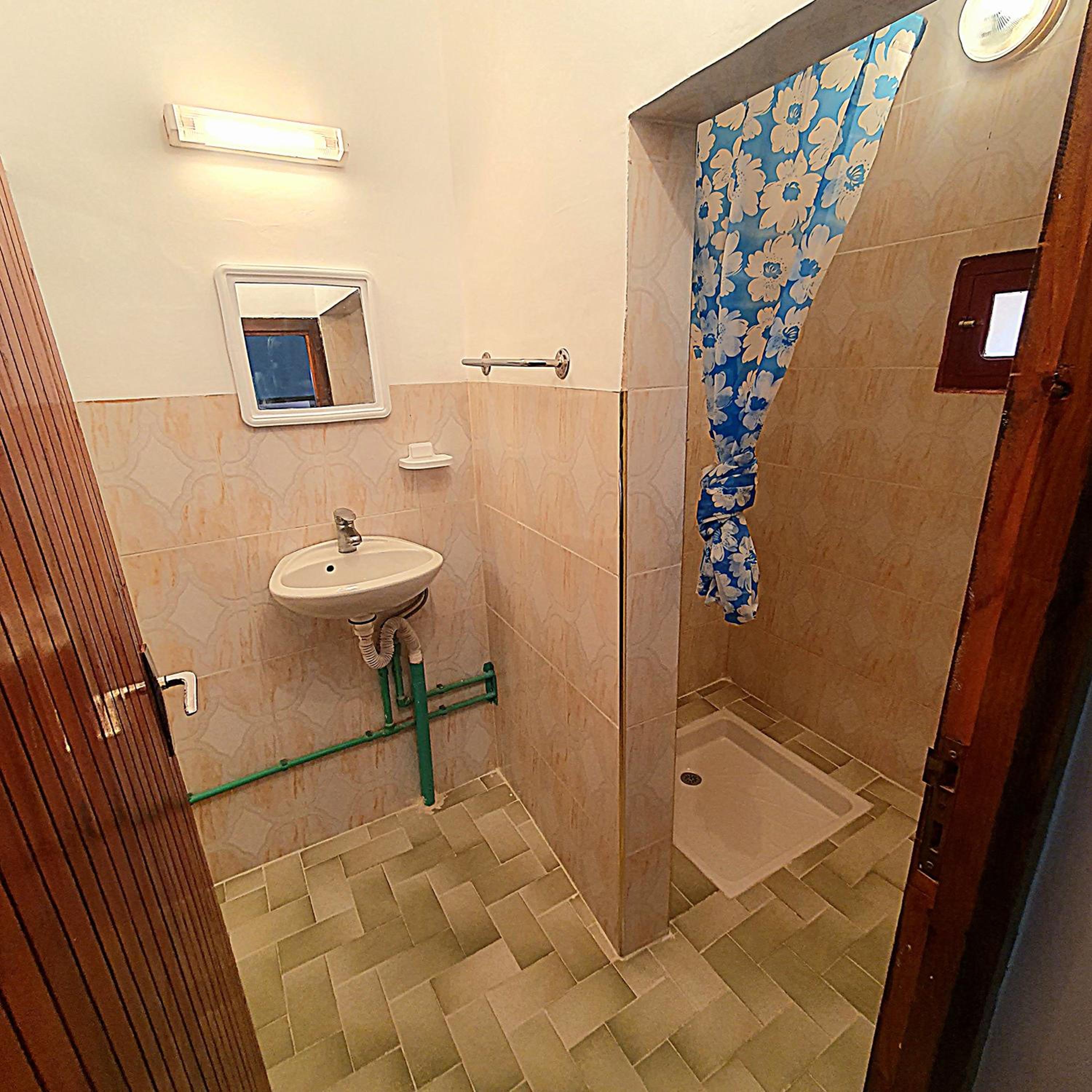 Double or Twin Room with Private Bathroom photo 2