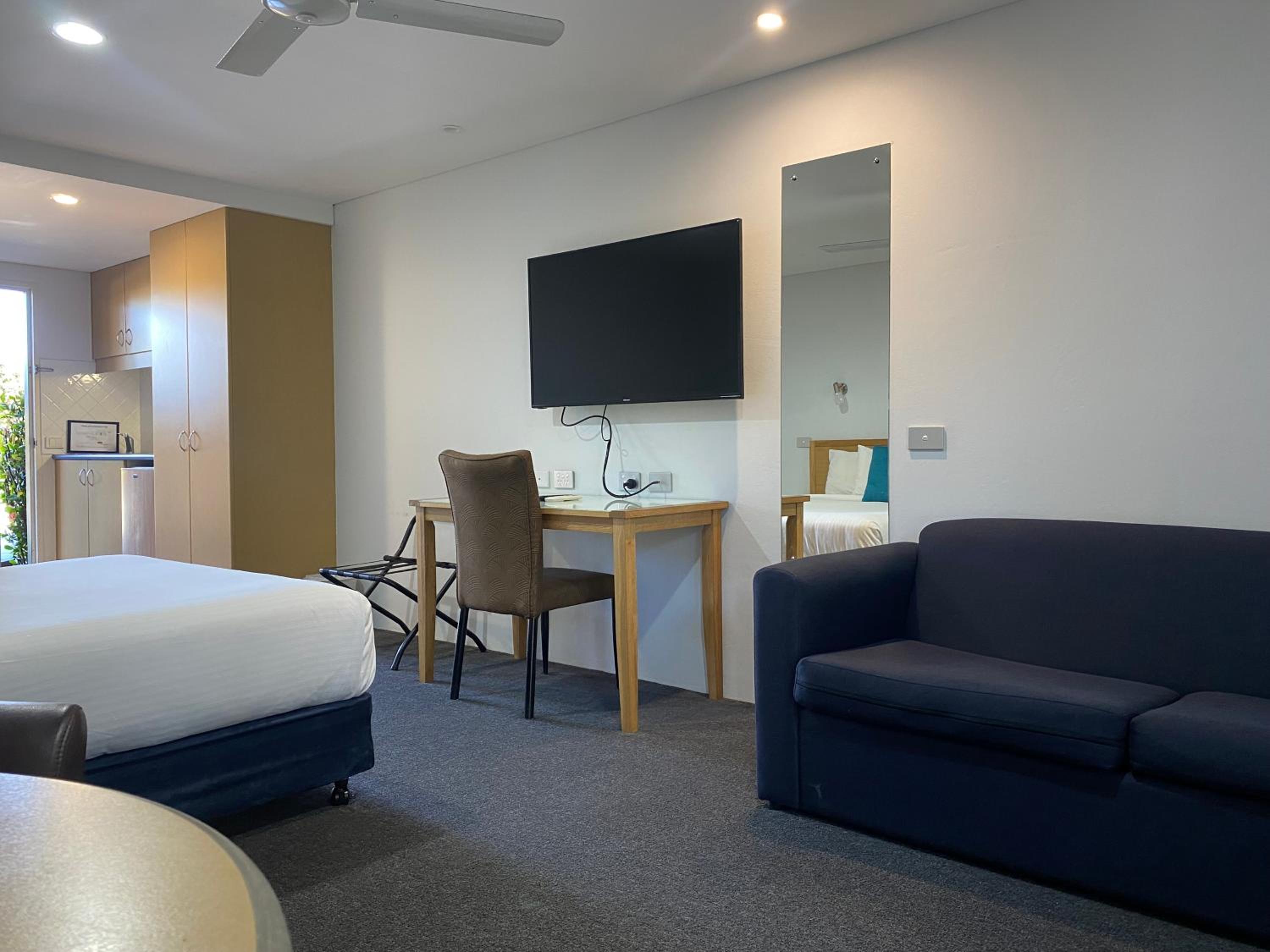 Deluxe Queen Room - Not Pet Friendly - Photo 2