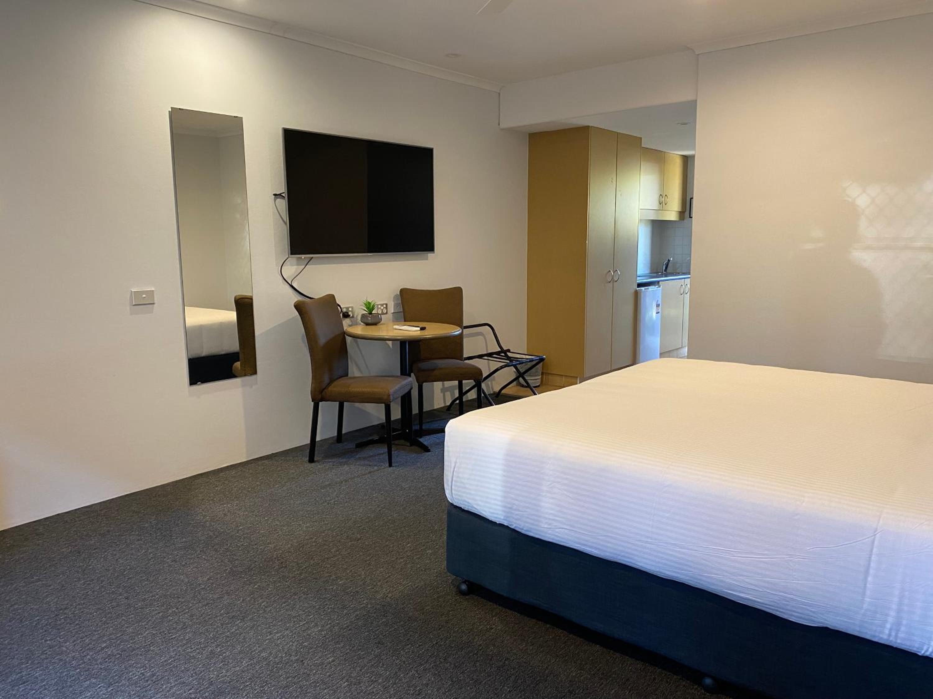 Premium King Room - Not Pet Friendly - Photo 7
