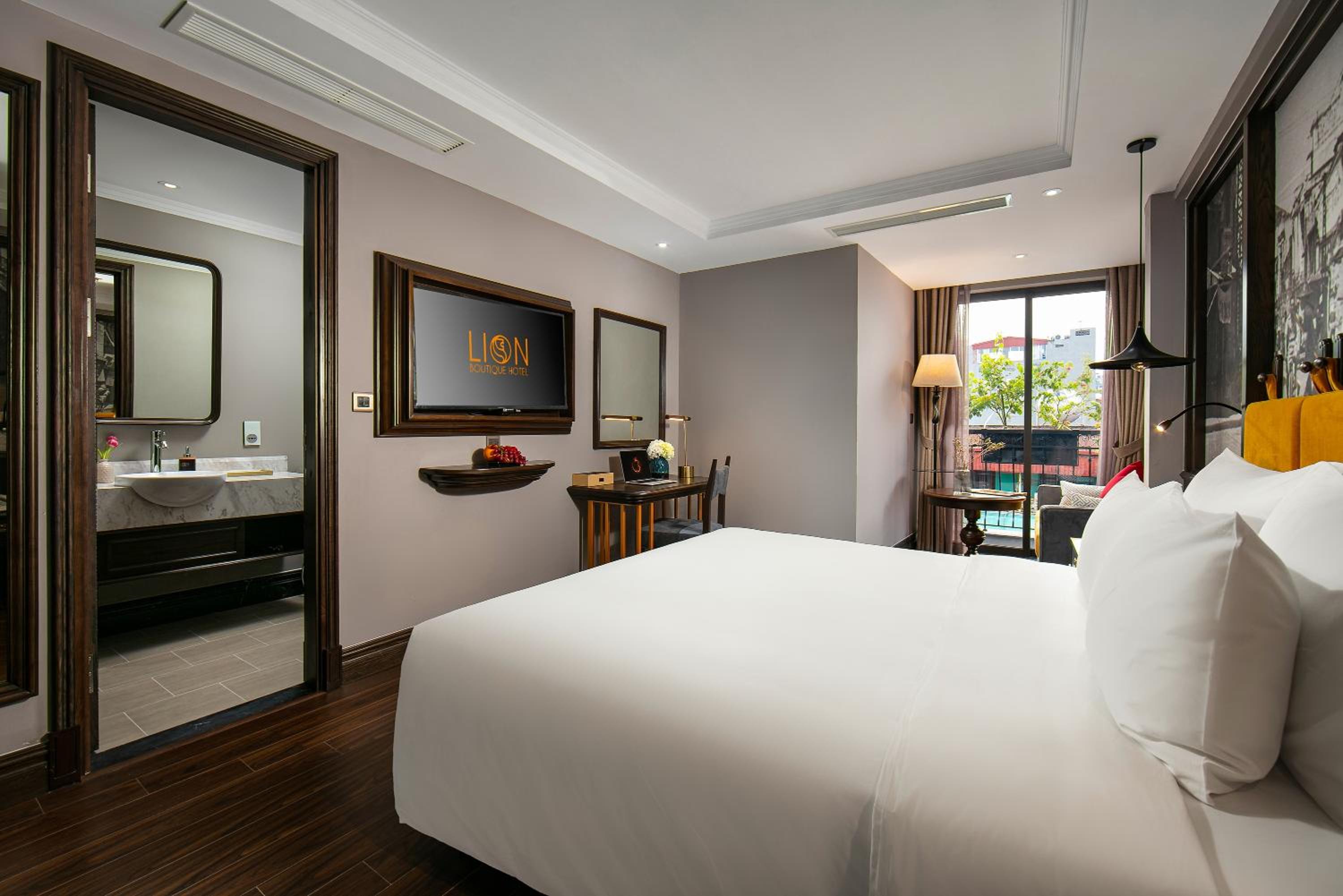 Junior Suite with Balcony photo 2