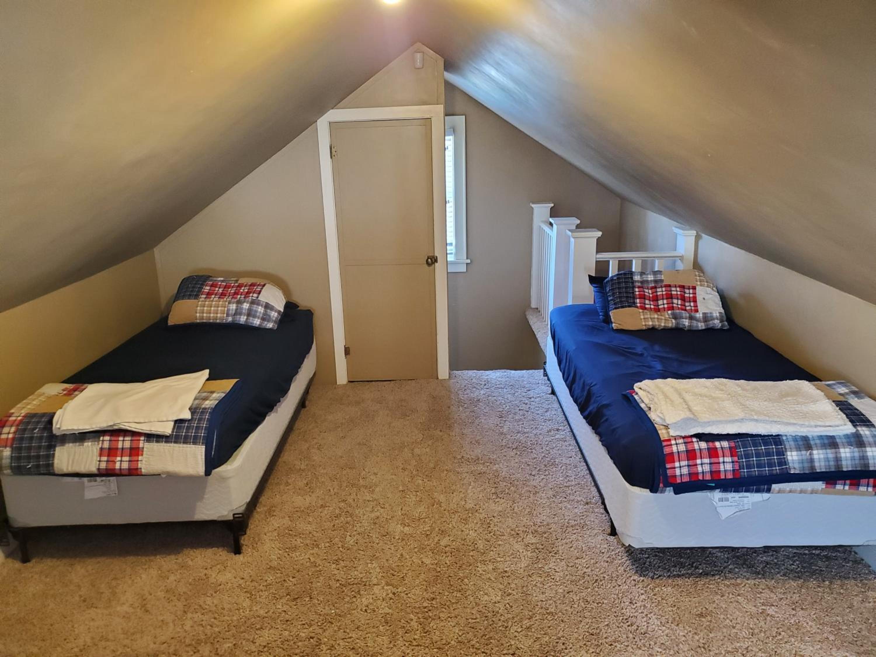 Quadruple Room with Shared Bathroom