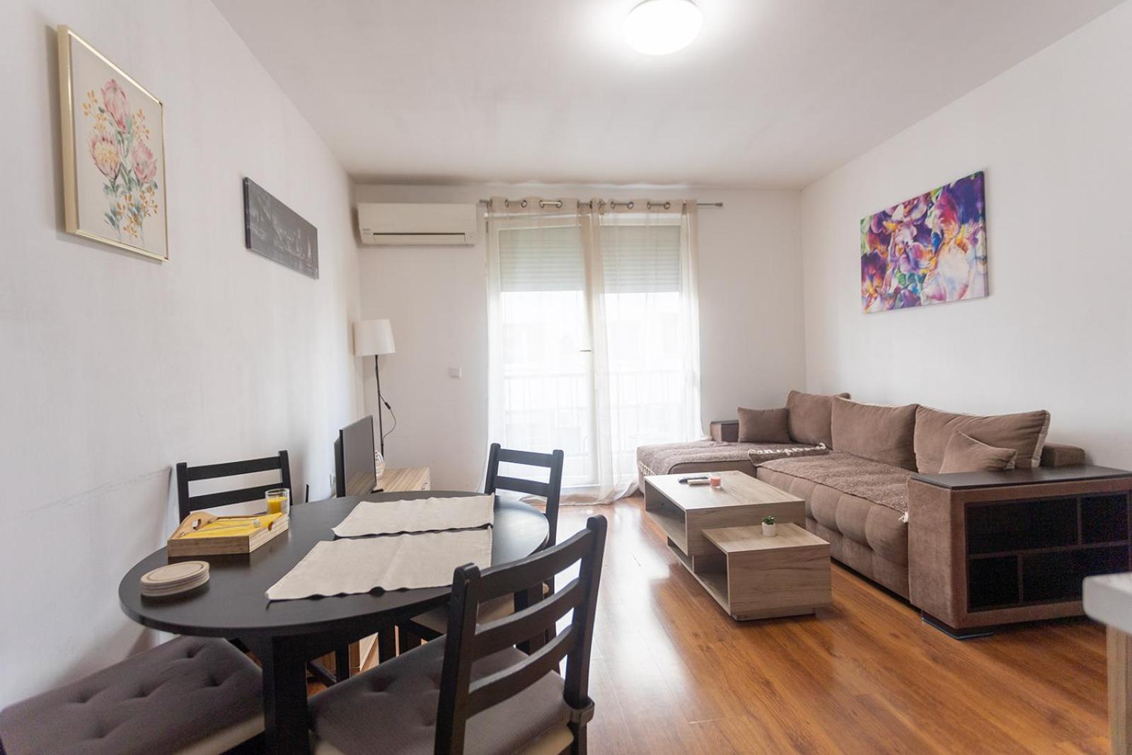 One-Bedroom Apartment - Photo 1