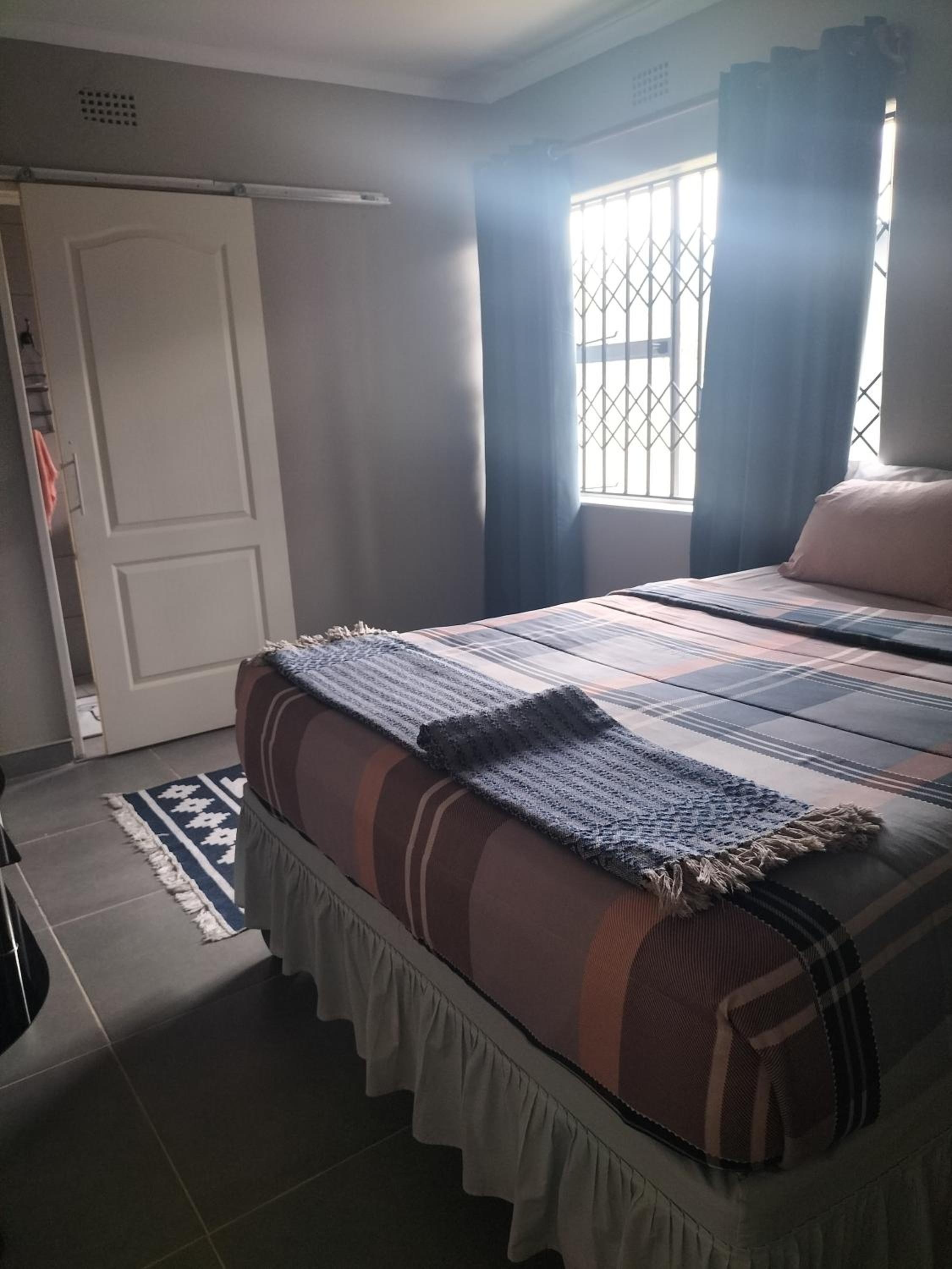 Deluxe Double Room with Shower photo 3