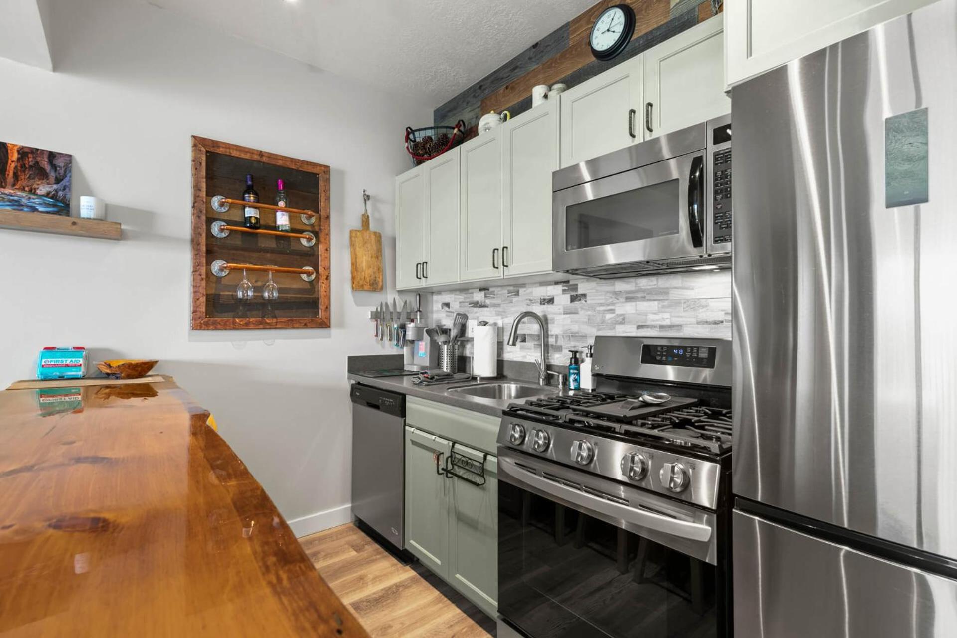 Two-Bedroom Apartment With Balcony photo 2