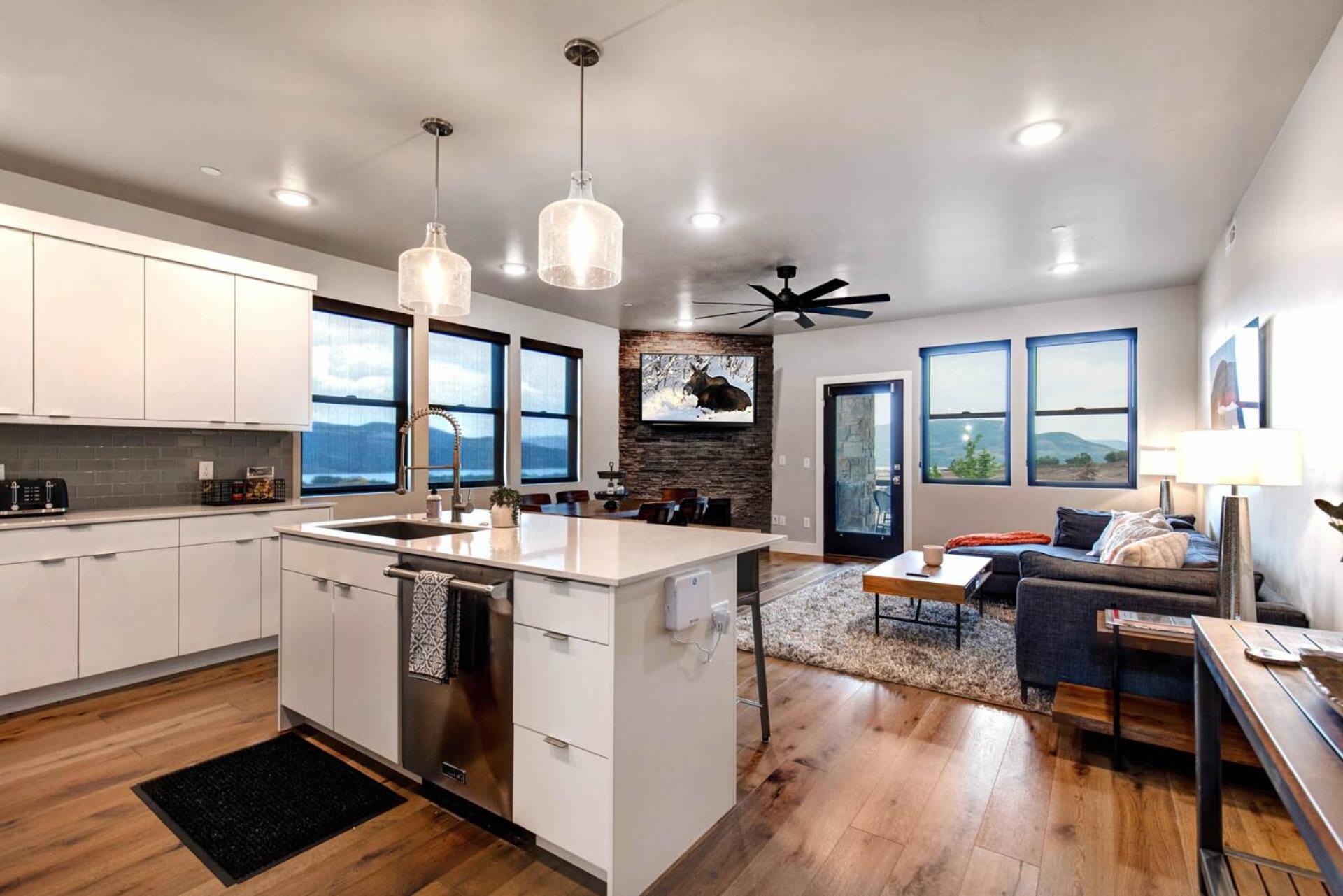 Three-Bedroom Apartment With Balcony photo 1