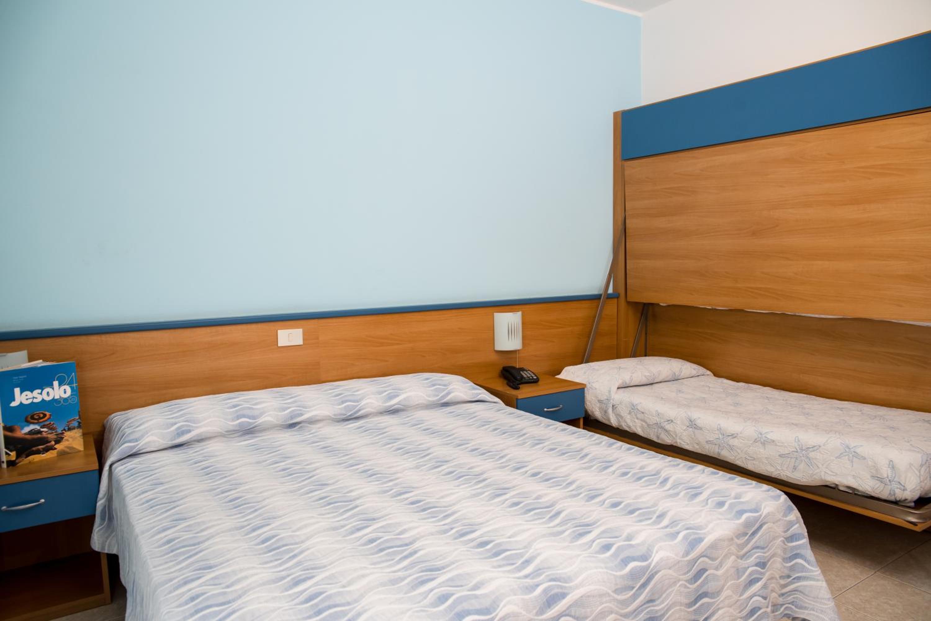 Standard Triple Room photo 3