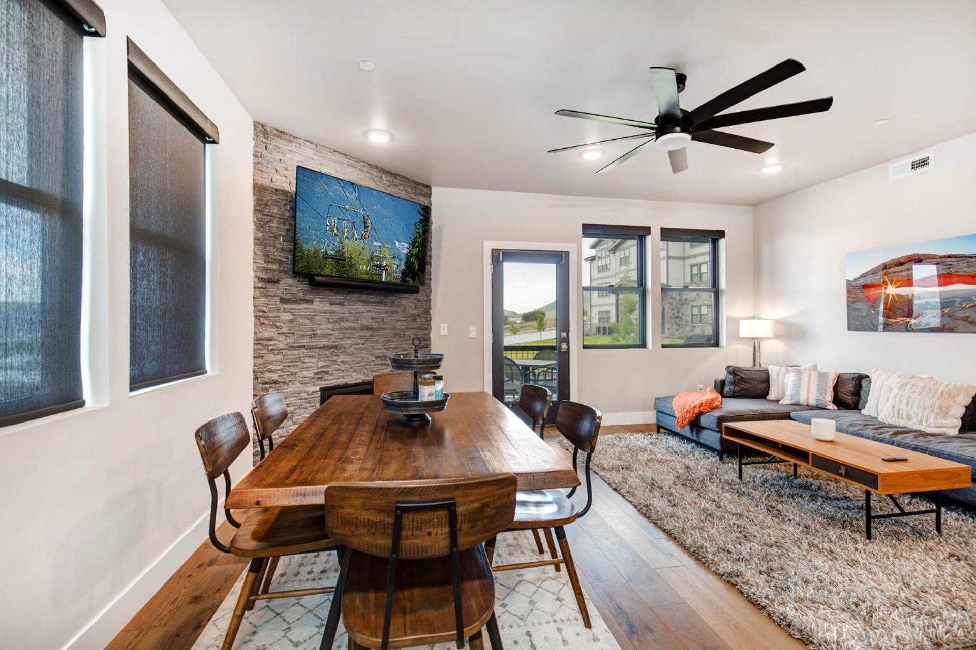 Three-Bedroom Apartment with Balcony photo 2