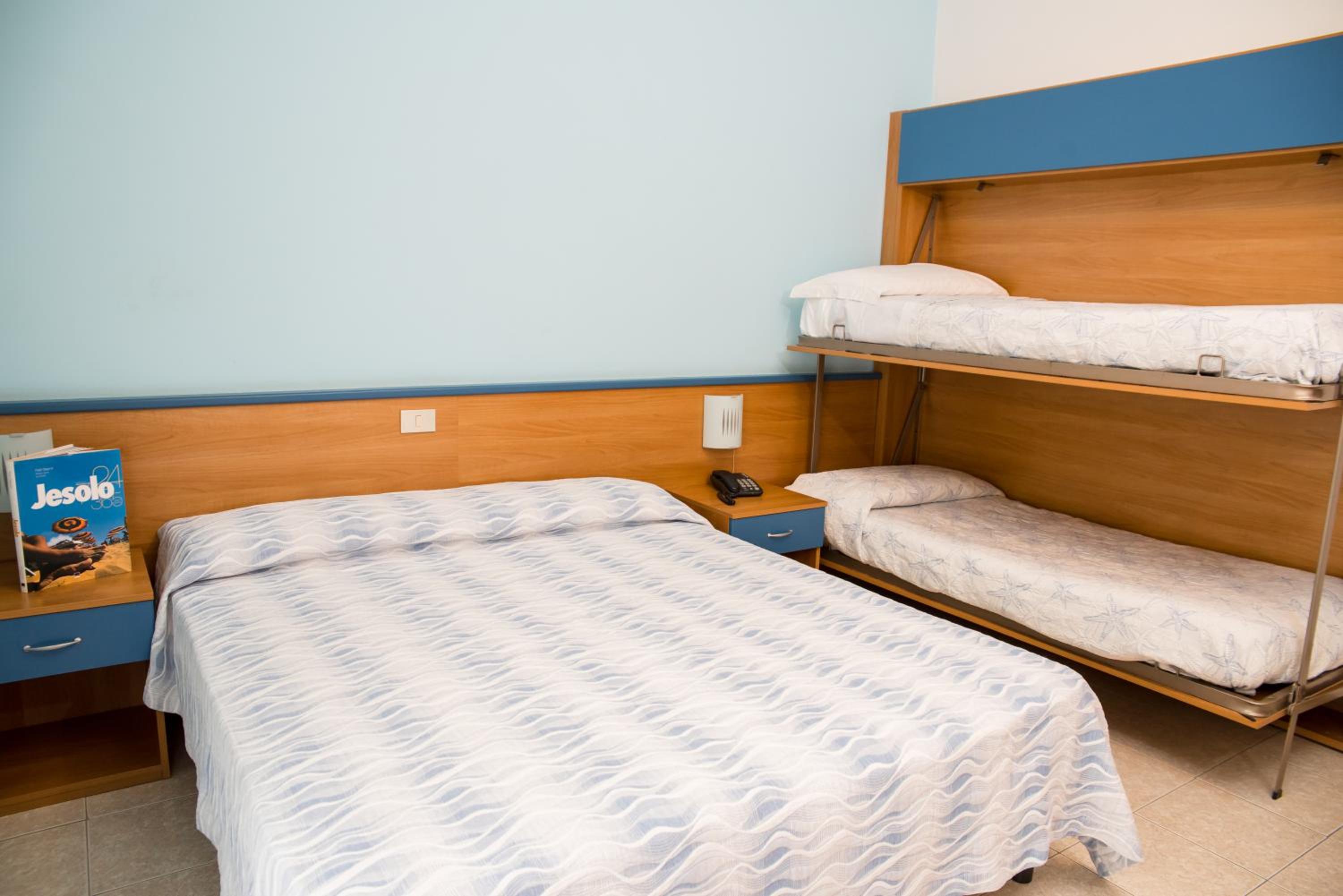 Standard Triple Room photo 2