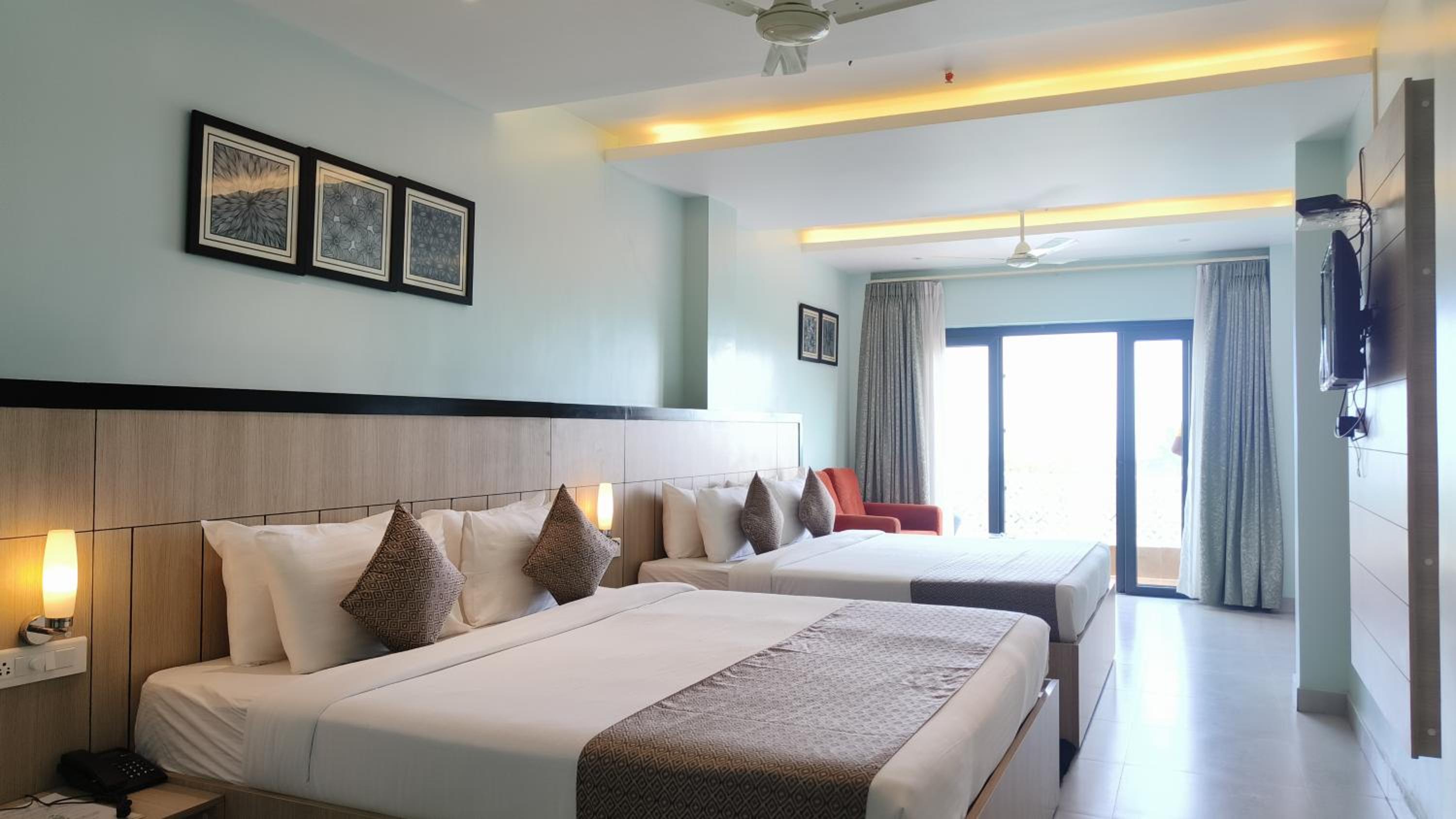 Deluxe Family Room