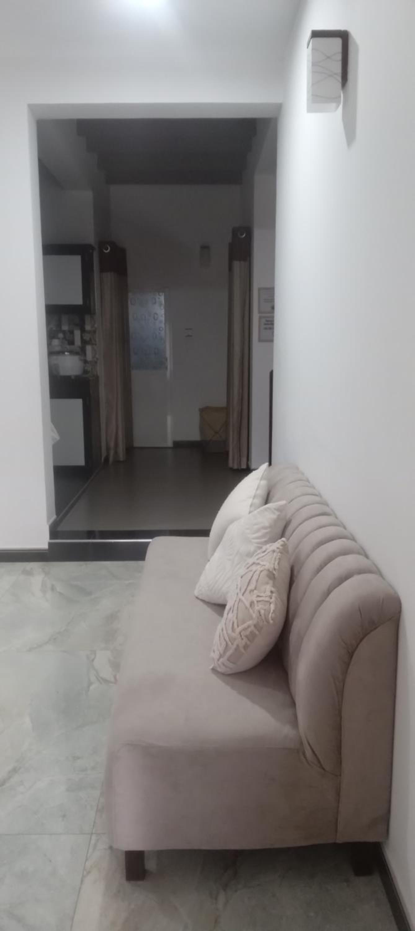 Five-Bedroom House photo 1