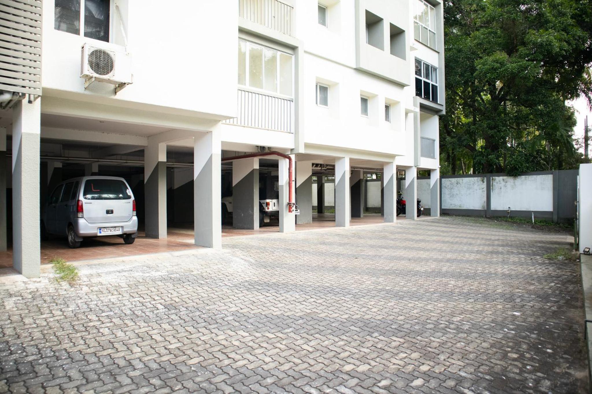 Studio Apartment With Balcony photo 2