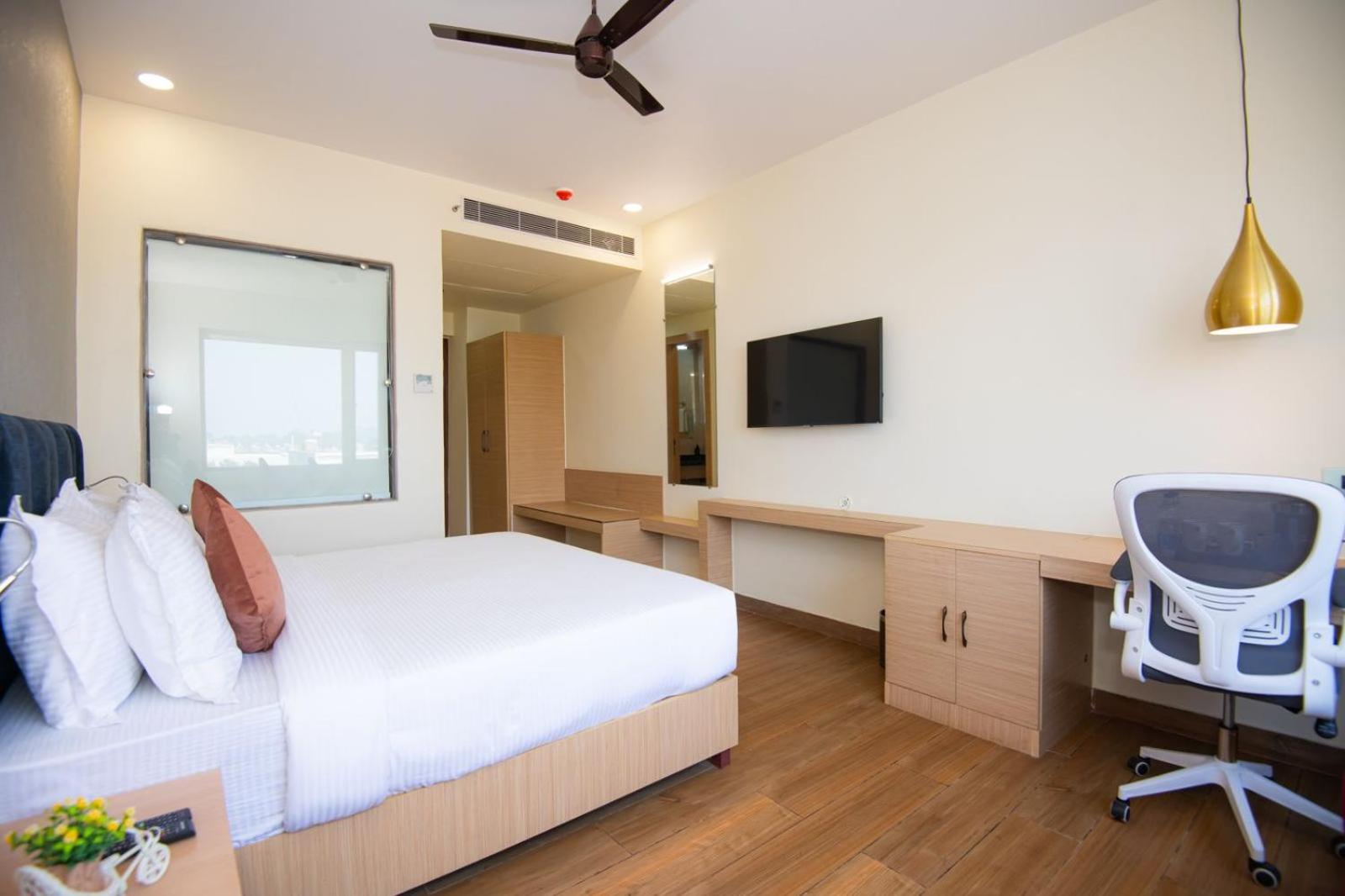 Superior King Room photo 2
