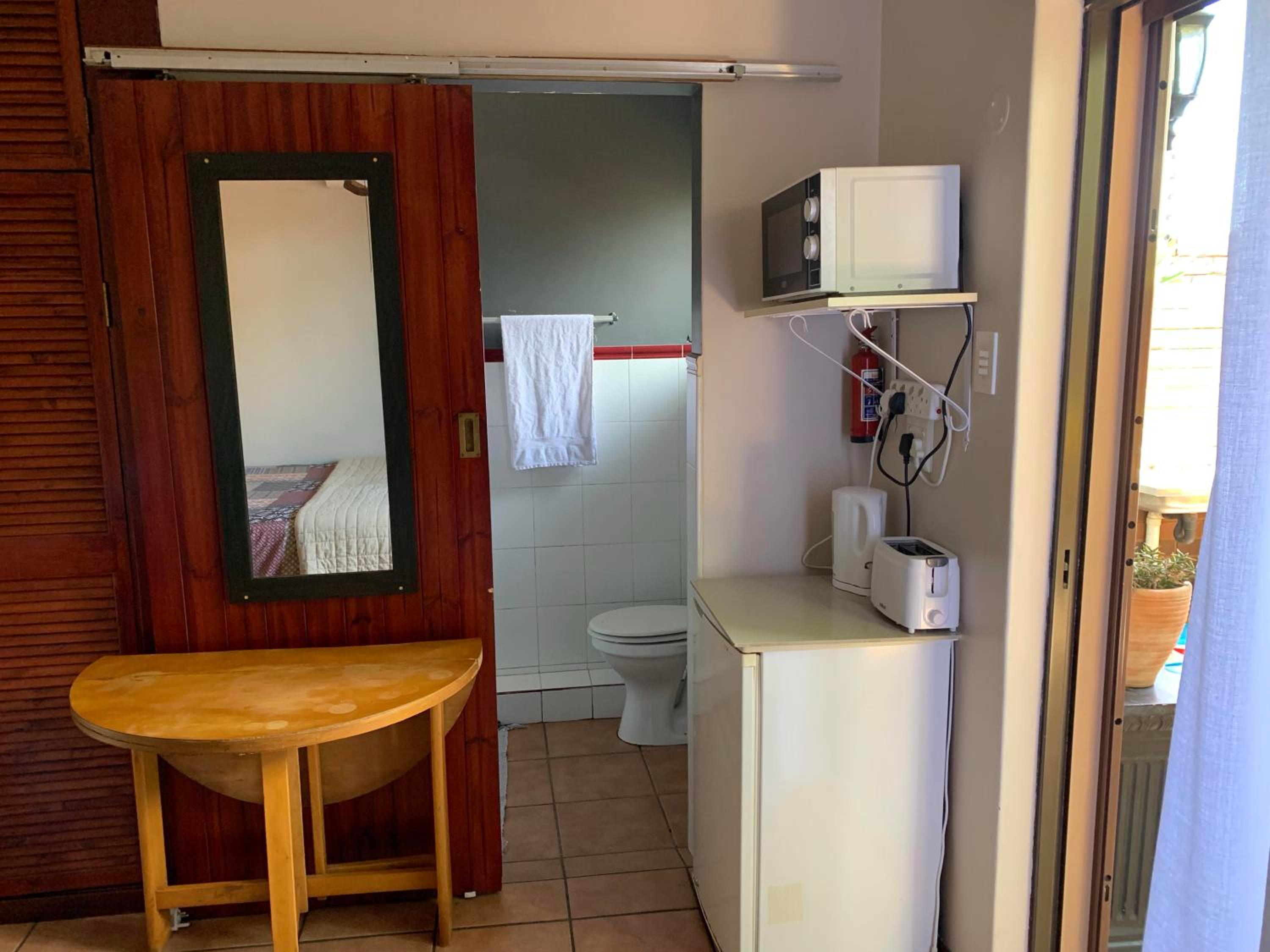 Budget Double Room - Photo 6