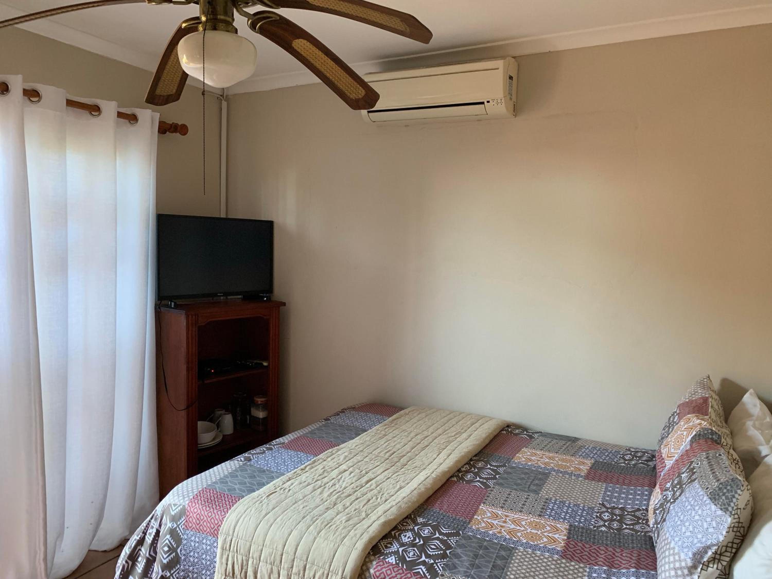 Budget Double Room - Photo 7