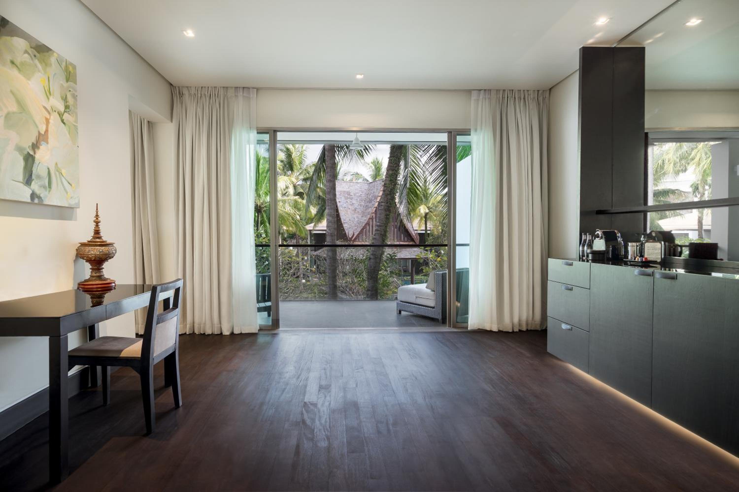 Palm Suite - Photo 1