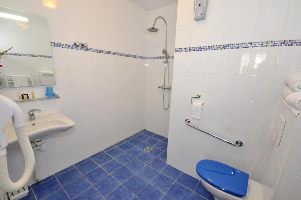 Double Room - Disability Access photo 2