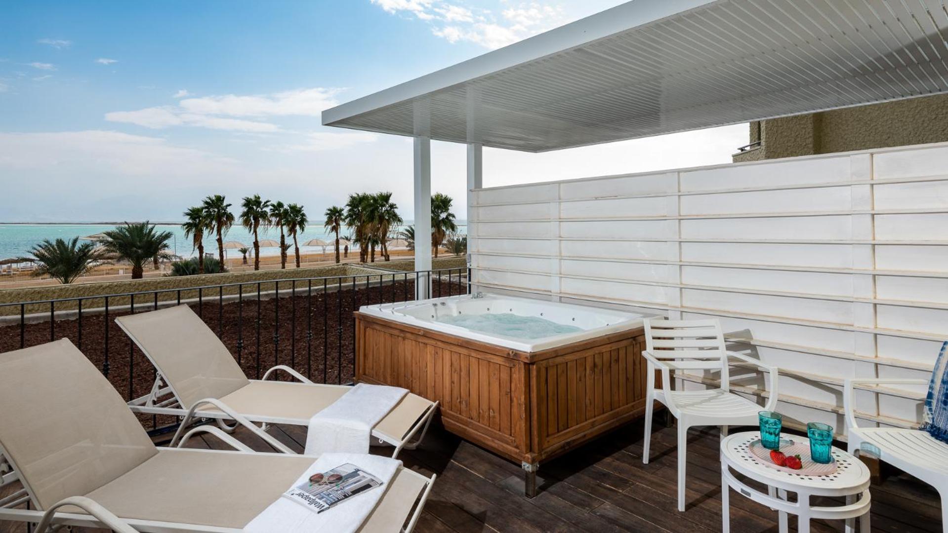 Executive Sun Jacuzzi - Photo 4