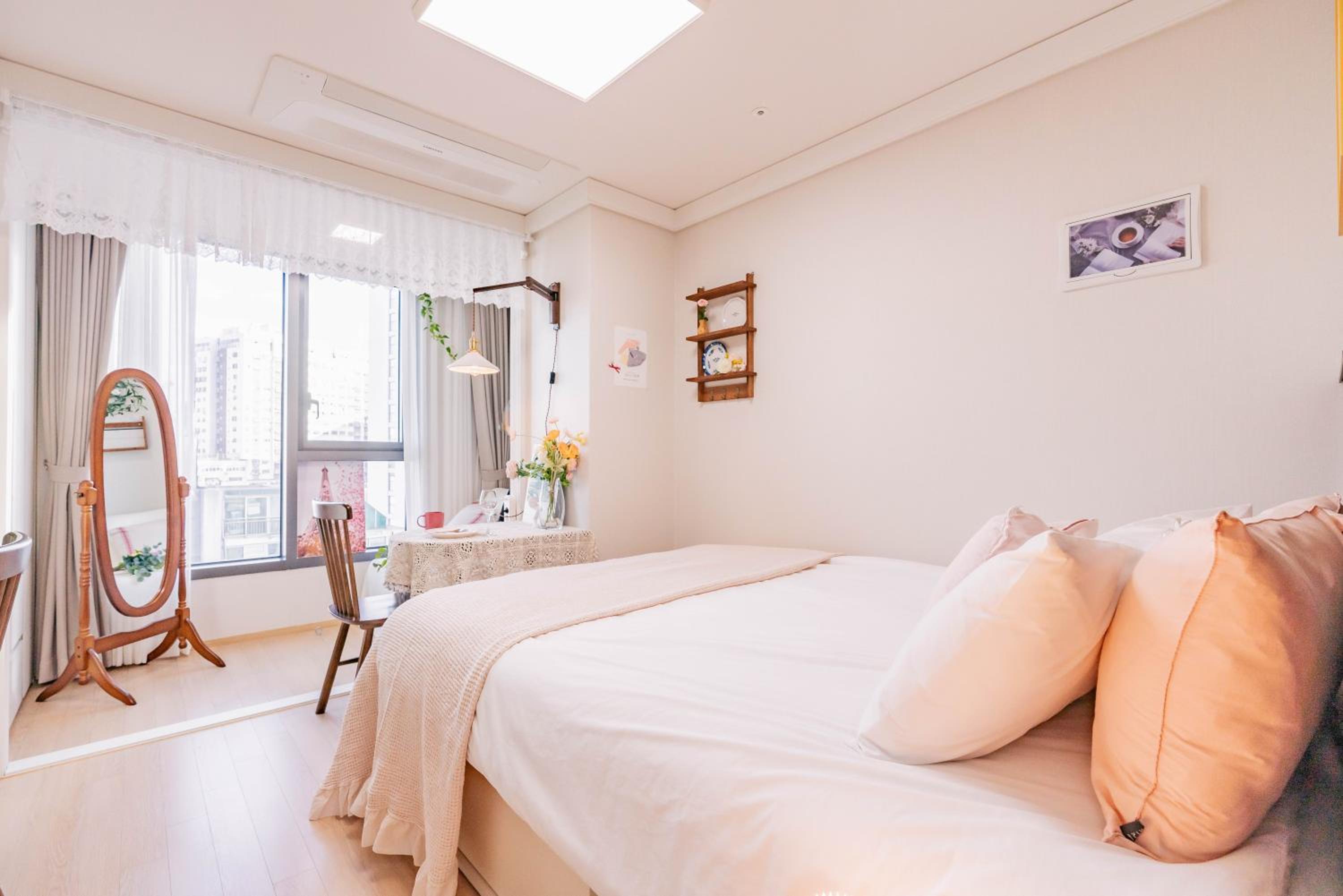 Studio Apartment with Queen Bed