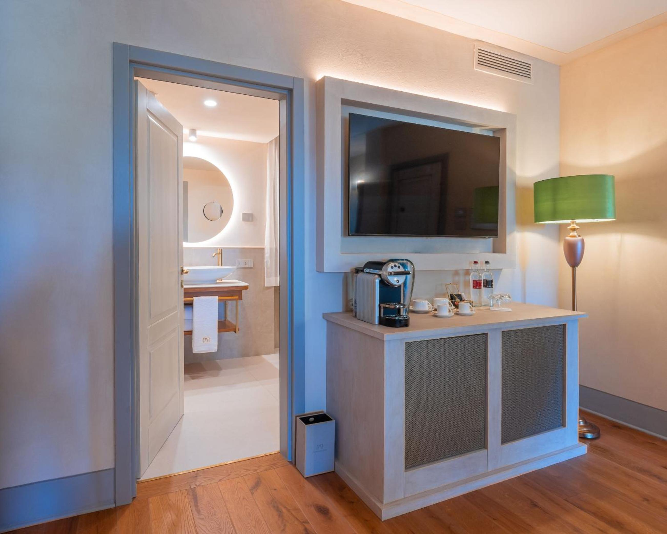 Deluxe Double or Twin Room - Photo 7