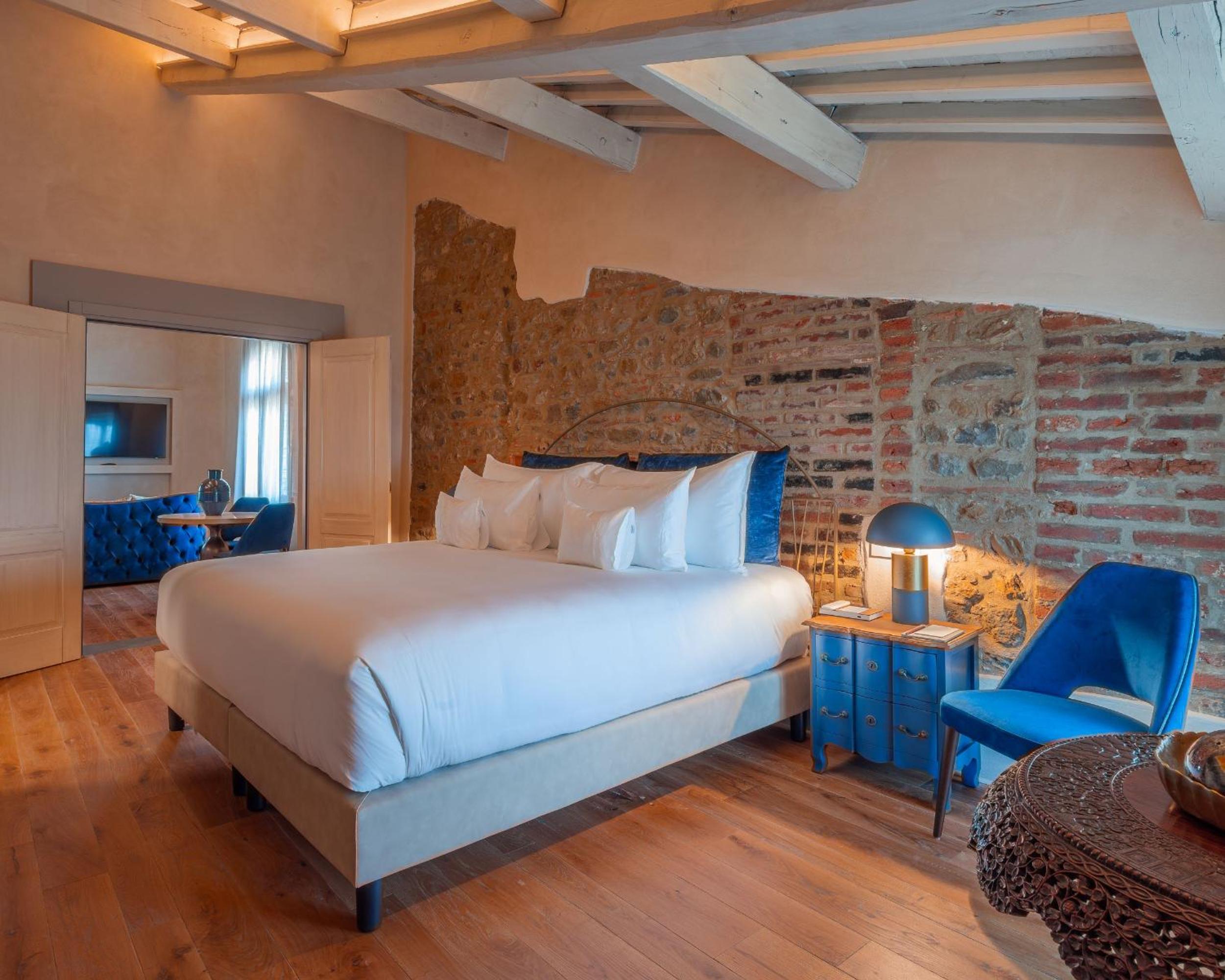 Suite - Photo 2