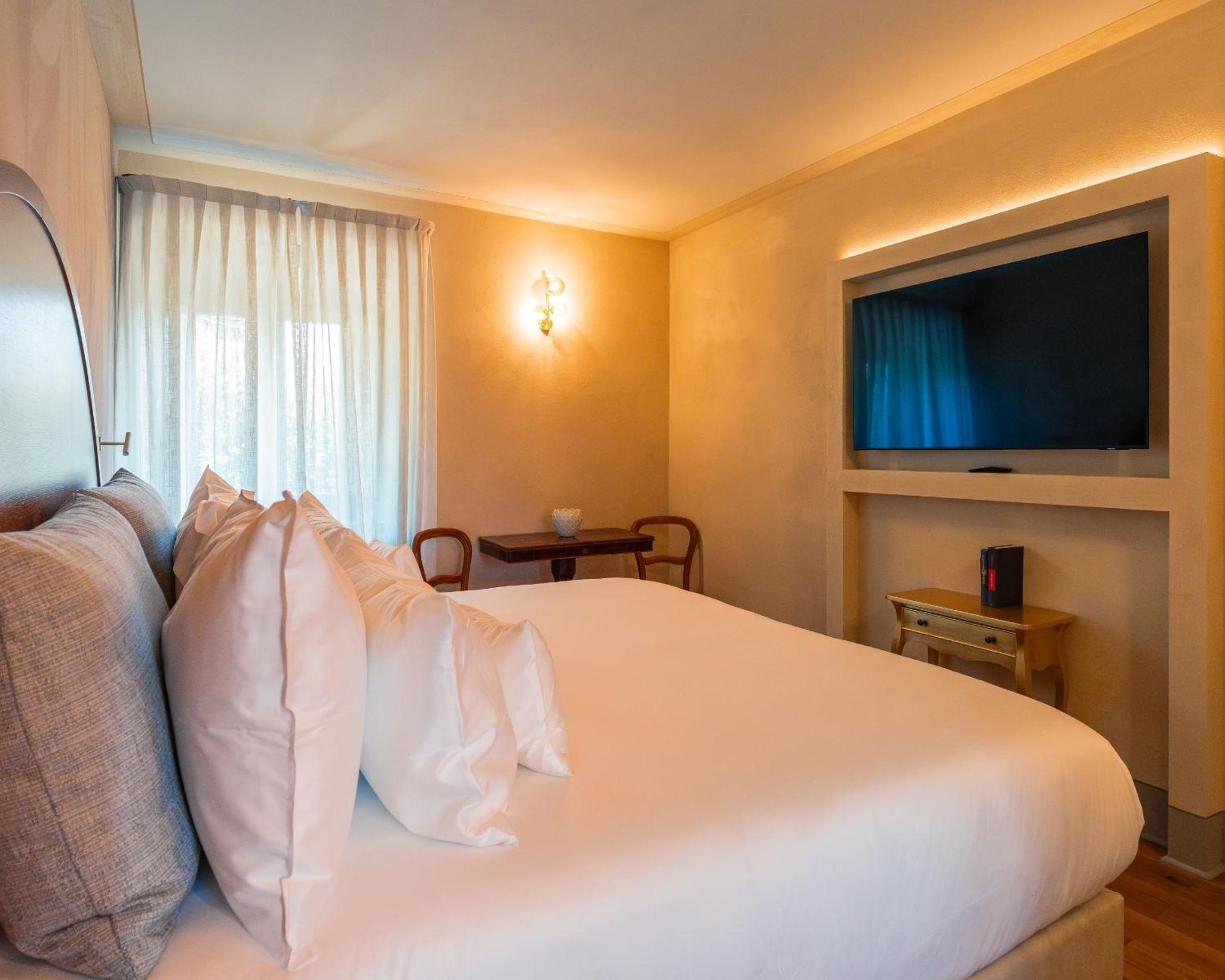 Suite - Photo 4
