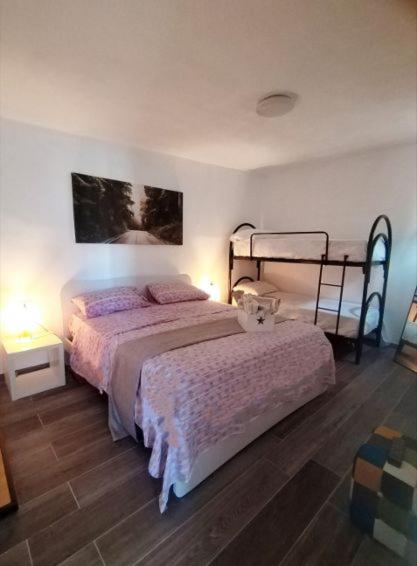 One-Bedroom House photo 1