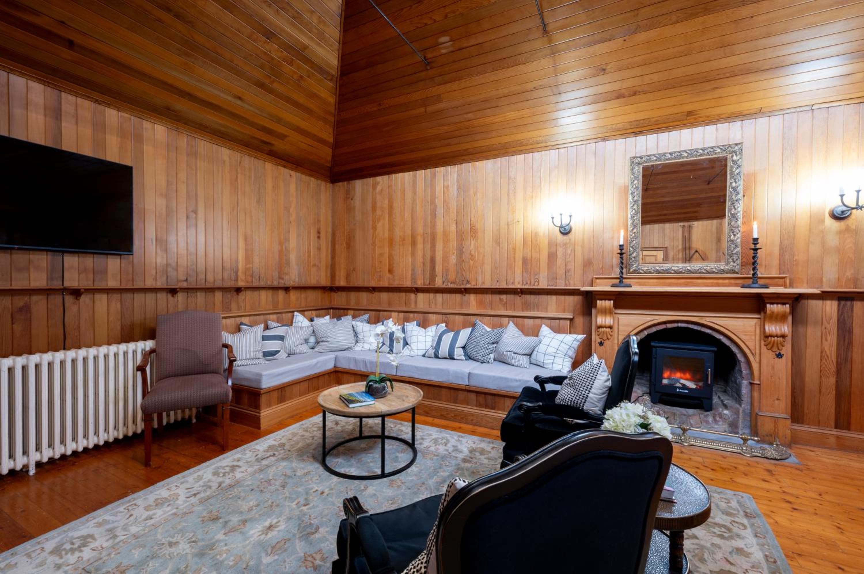 Deluxe King Room photo 2