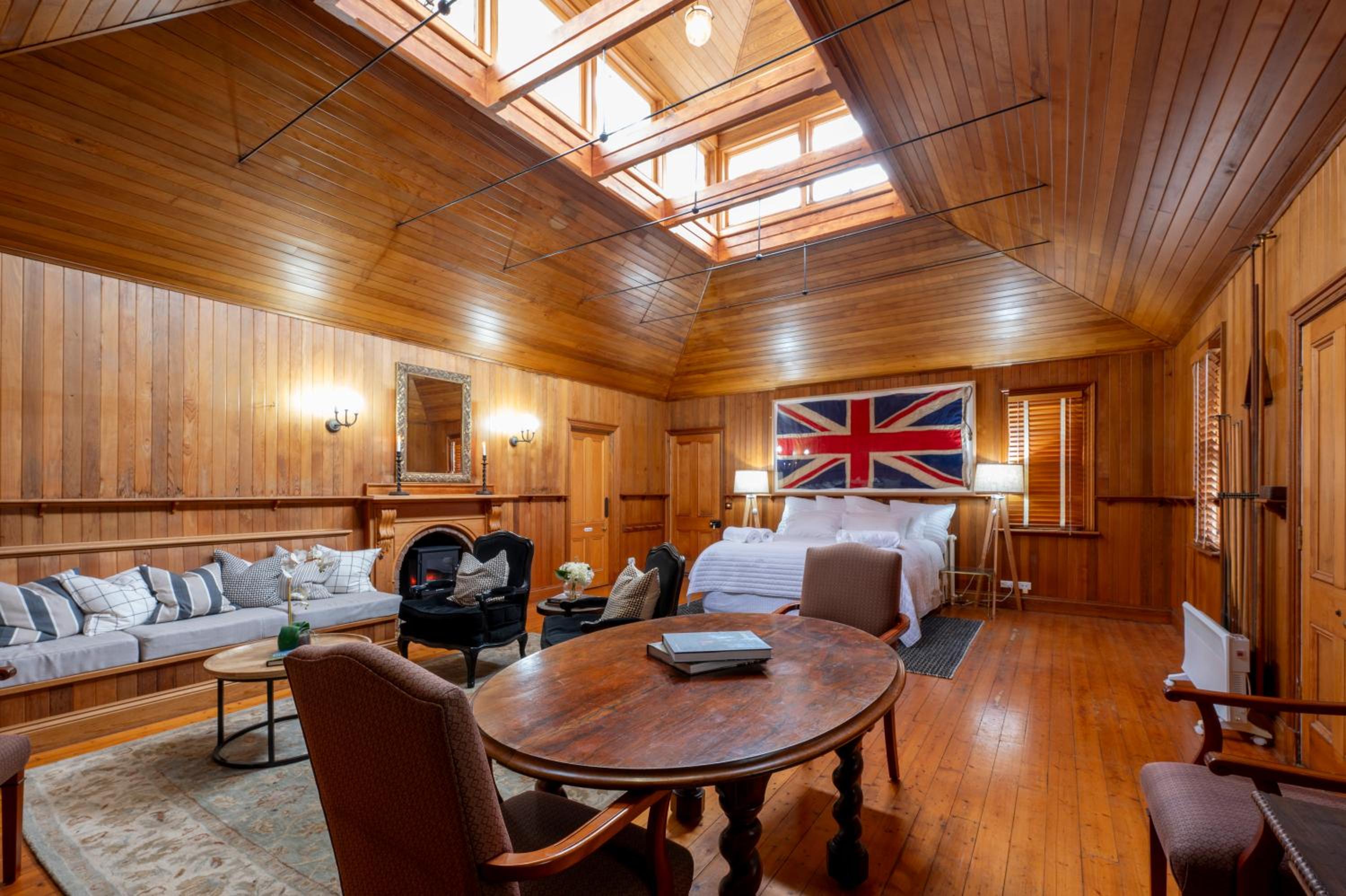 Deluxe King Room photo 1