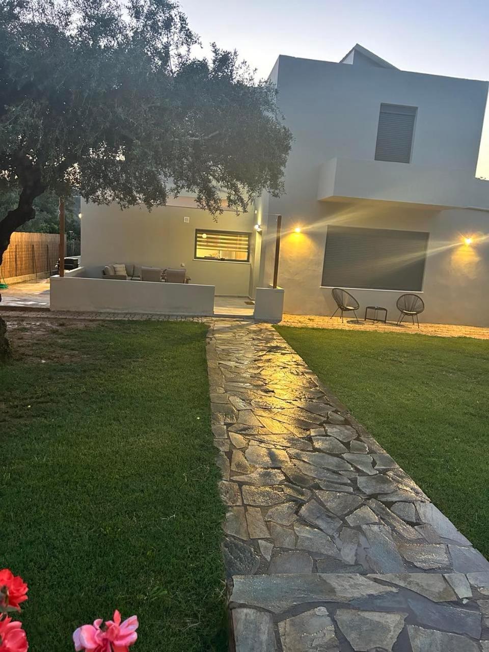 Three-Bedroom Villa photo 3