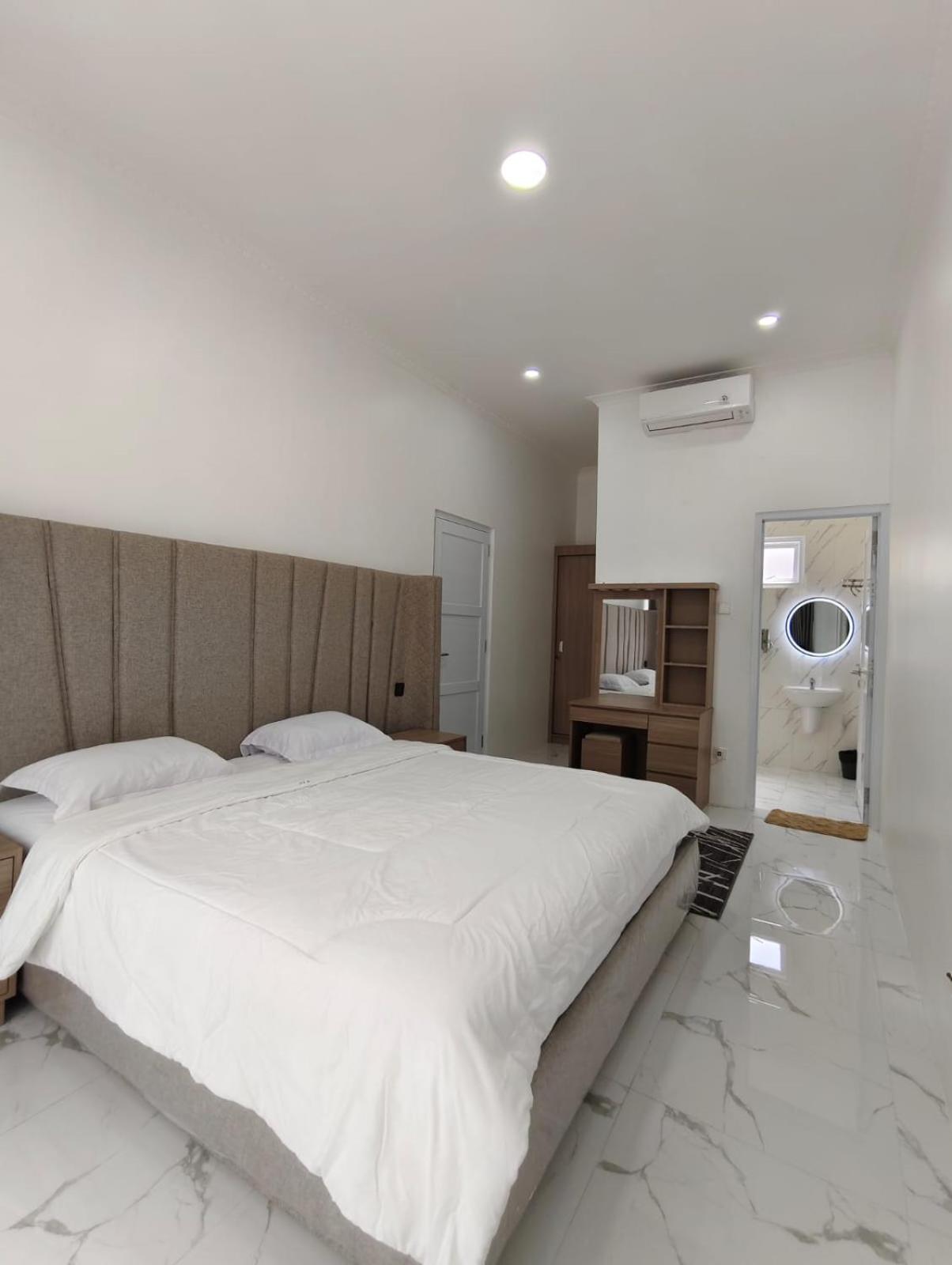Three-Bedroom Villa photo 3