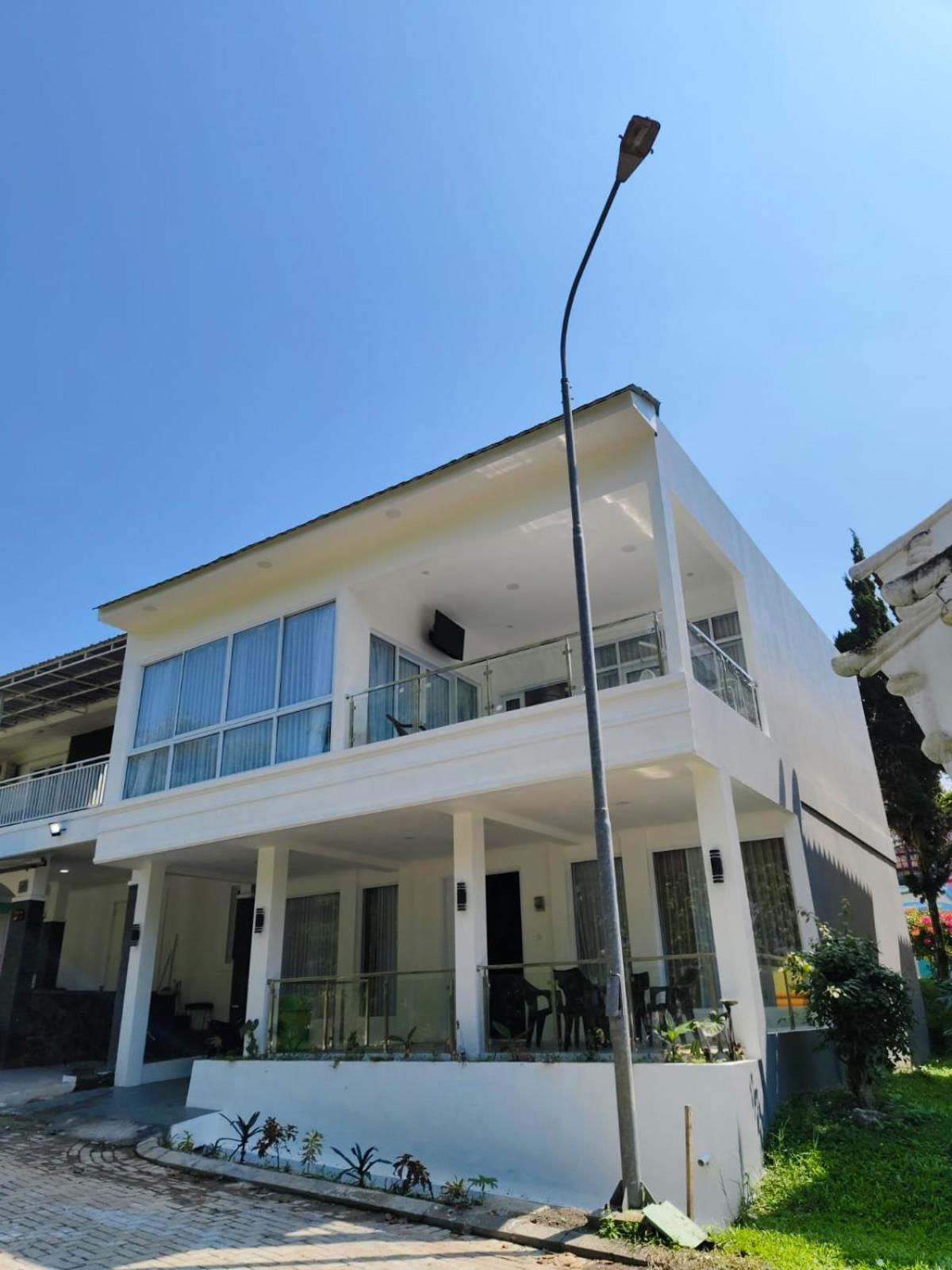 Three-Bedroom Villa photo 2