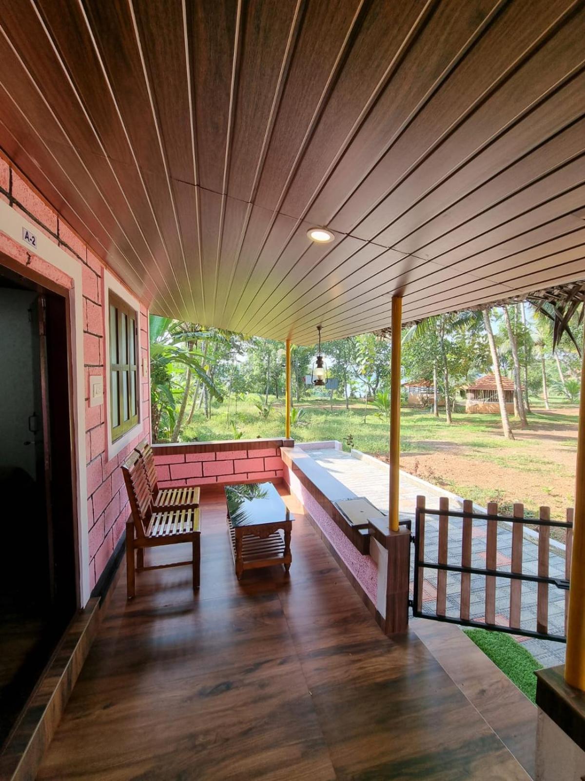 Family Room With Balcony photo 2