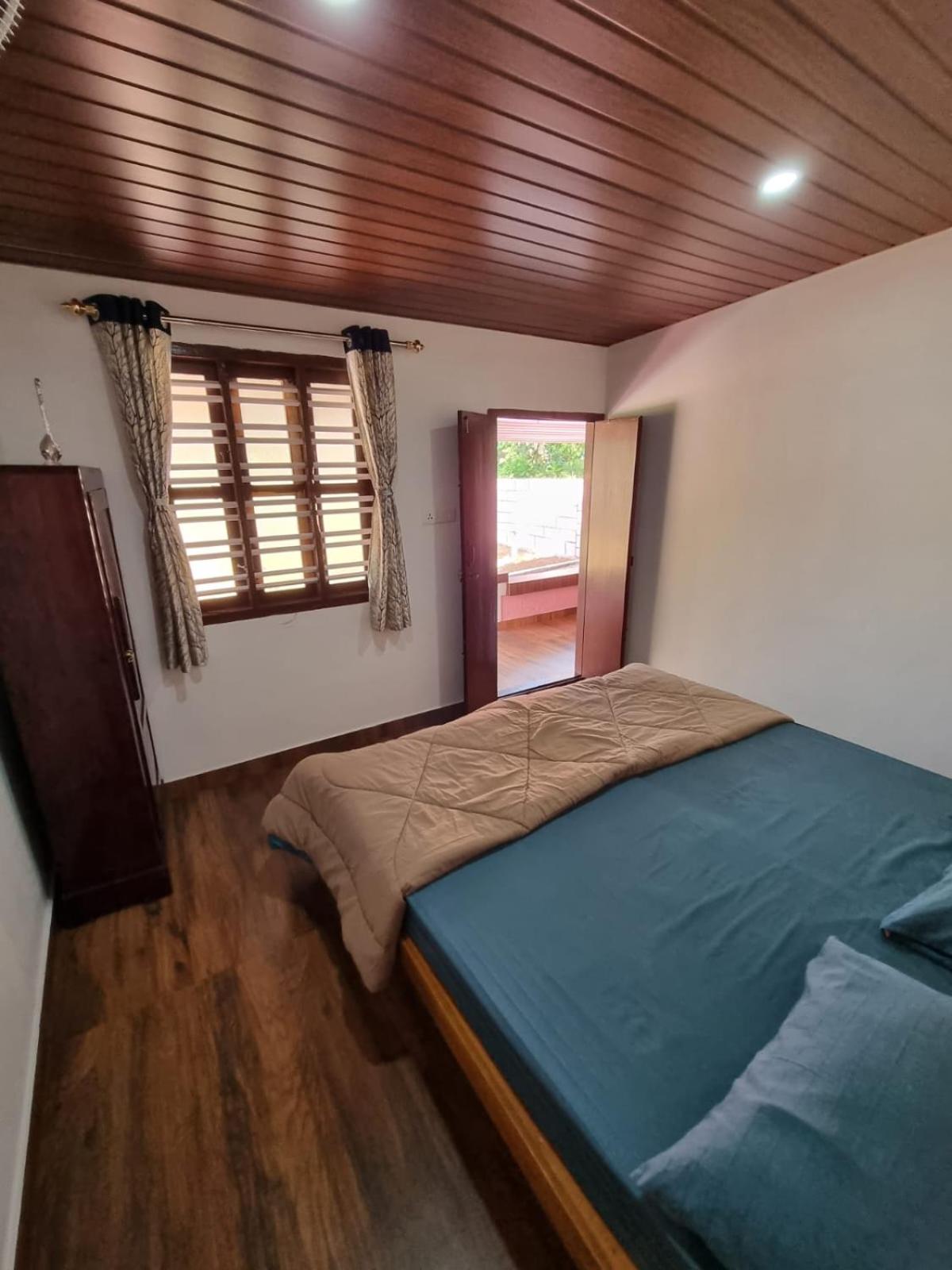 Family Room With Balcony photo 3